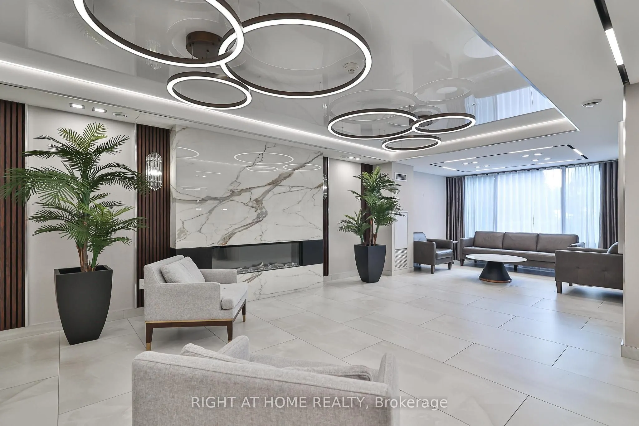 30 Harding Boulevard W, #802