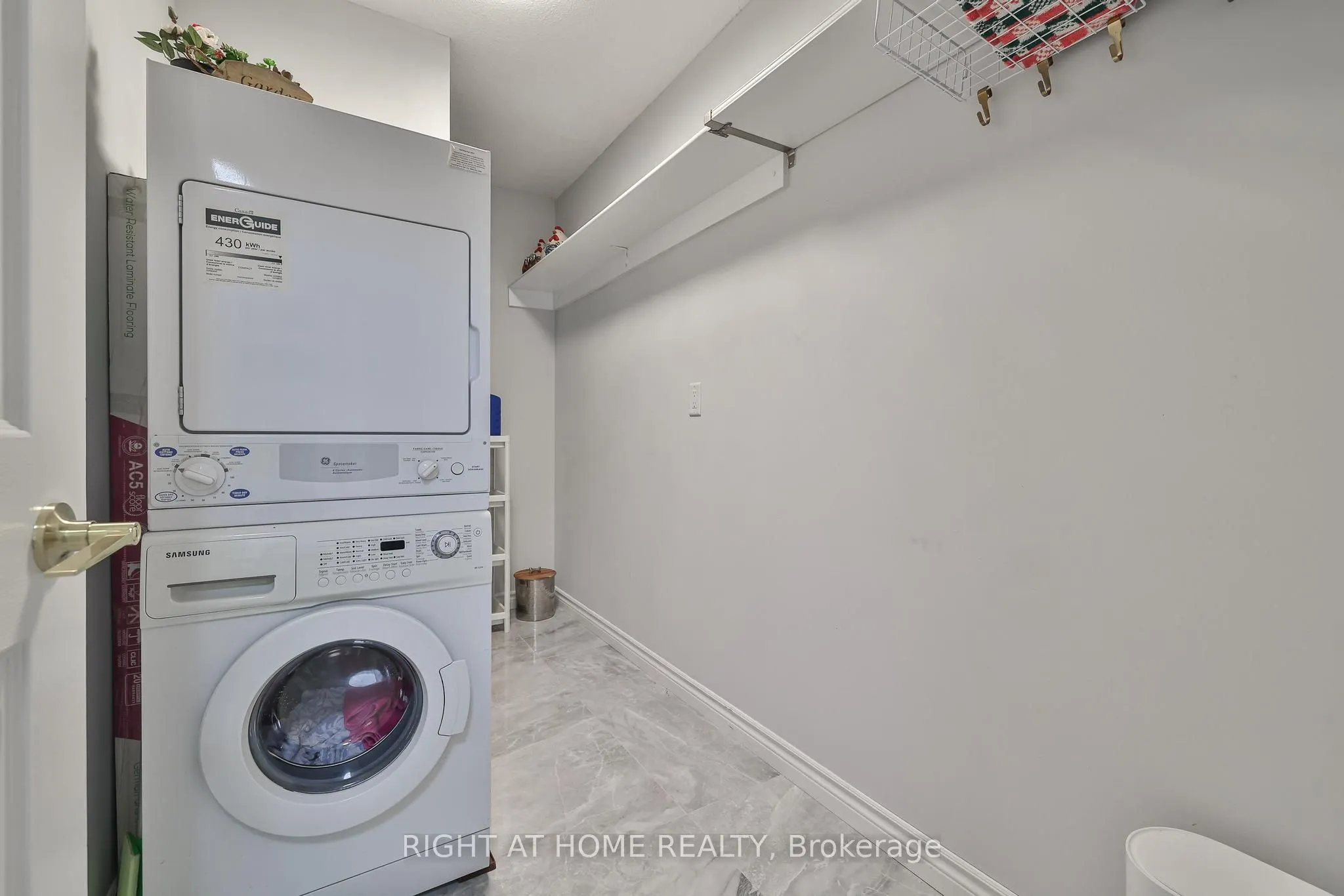 30 Harding Boulevard W, #802