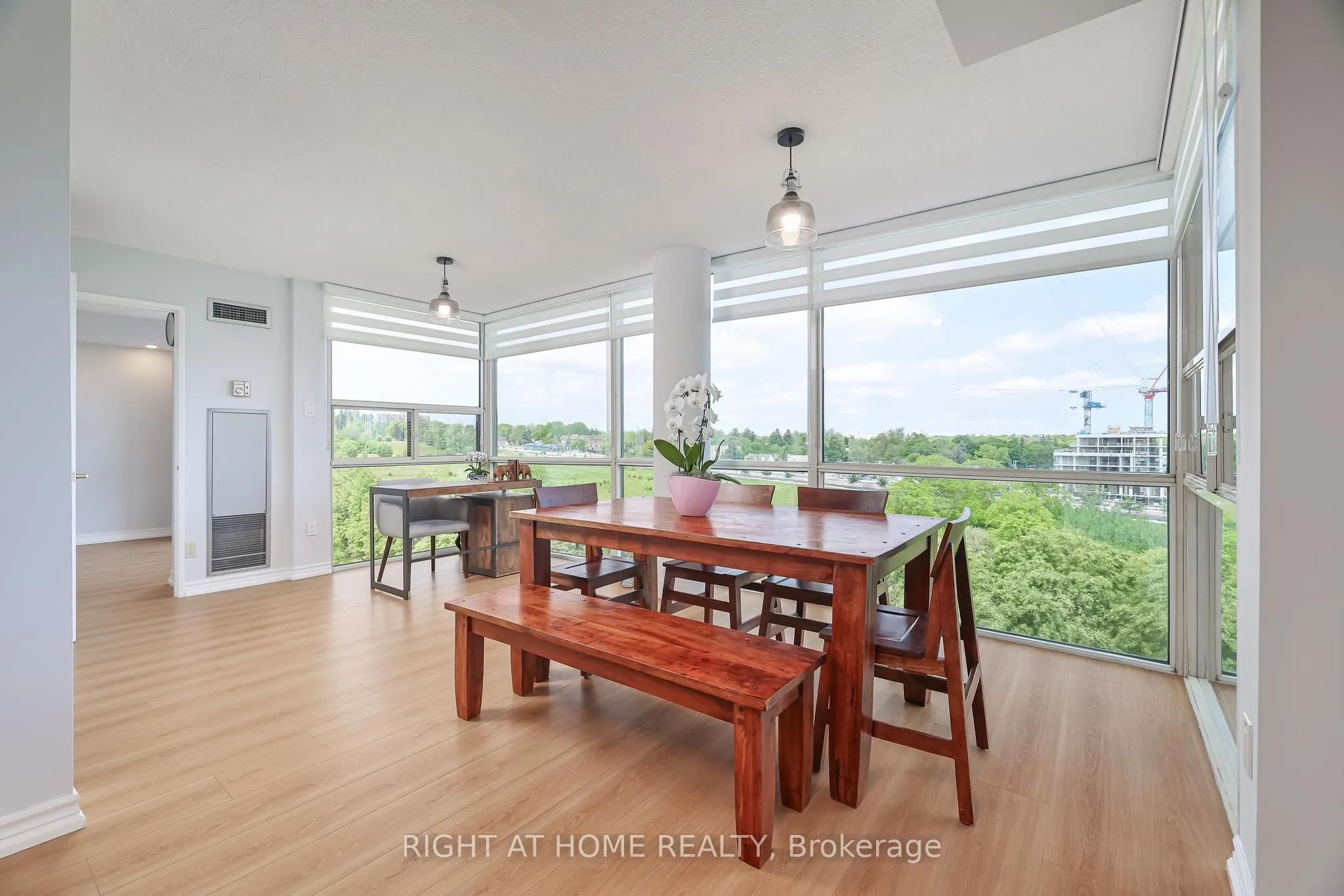 30 Harding Boulevard W, #802