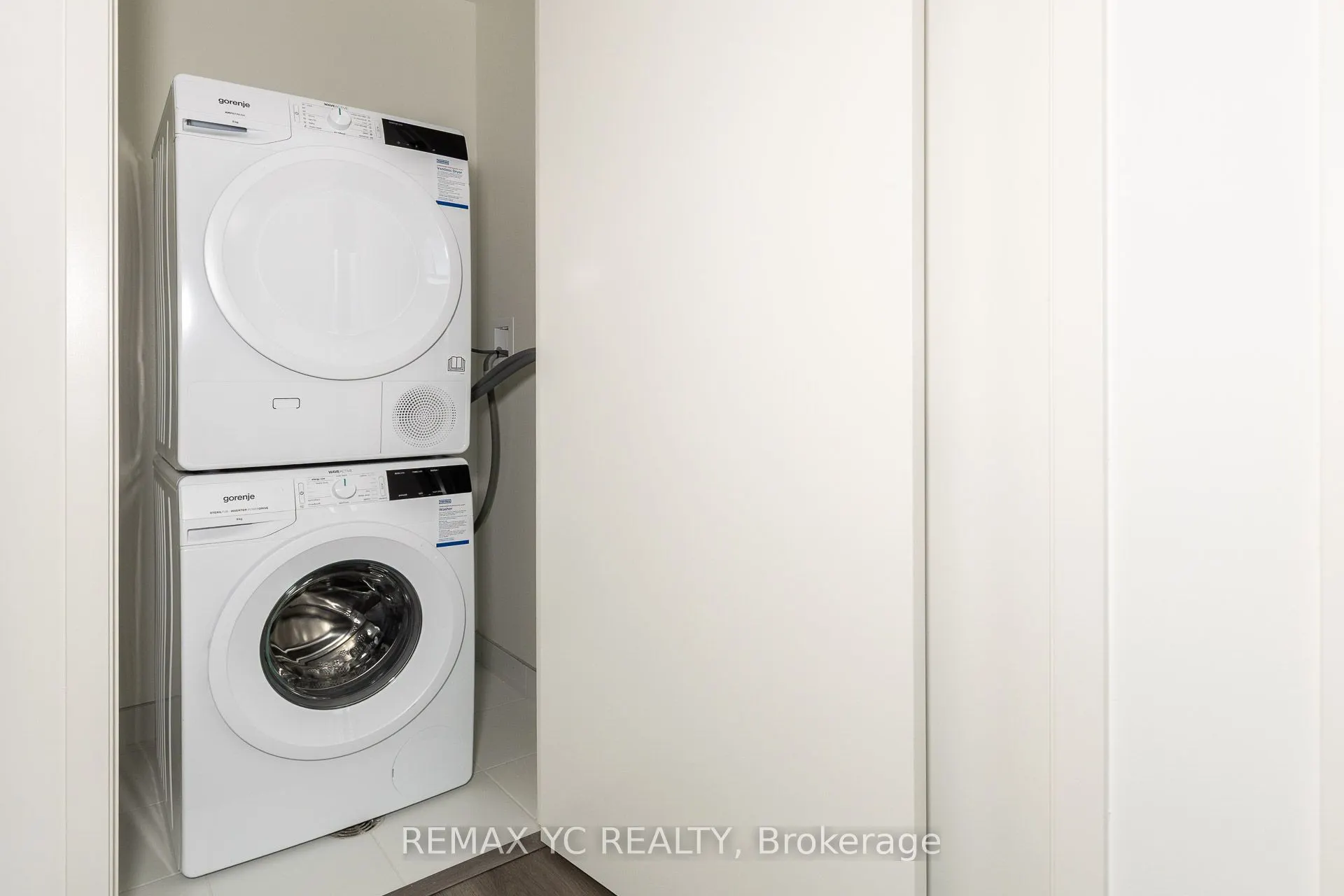 28 Interchange Way, #3915