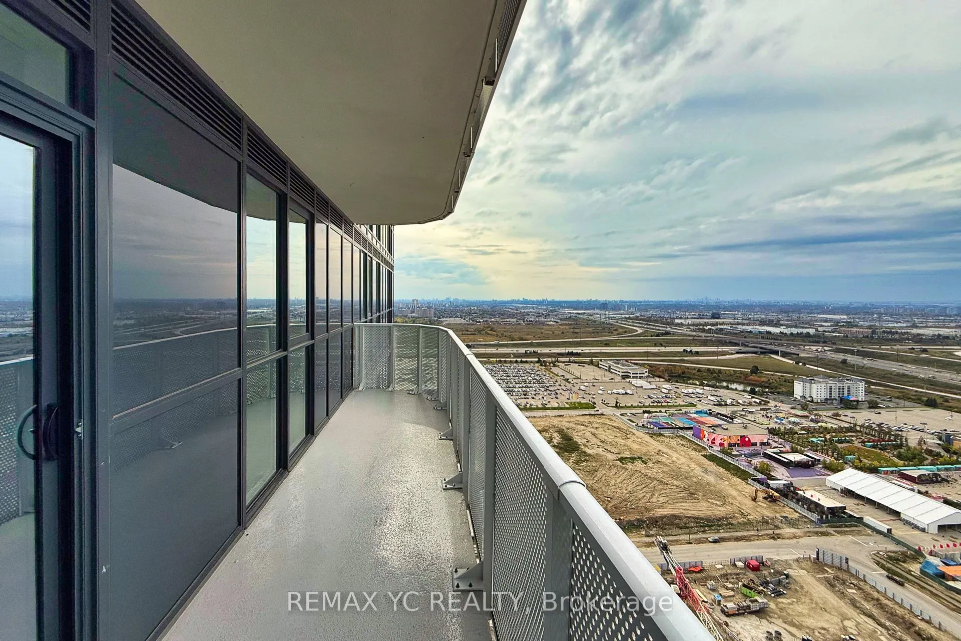 28 Interchange Way, #3915