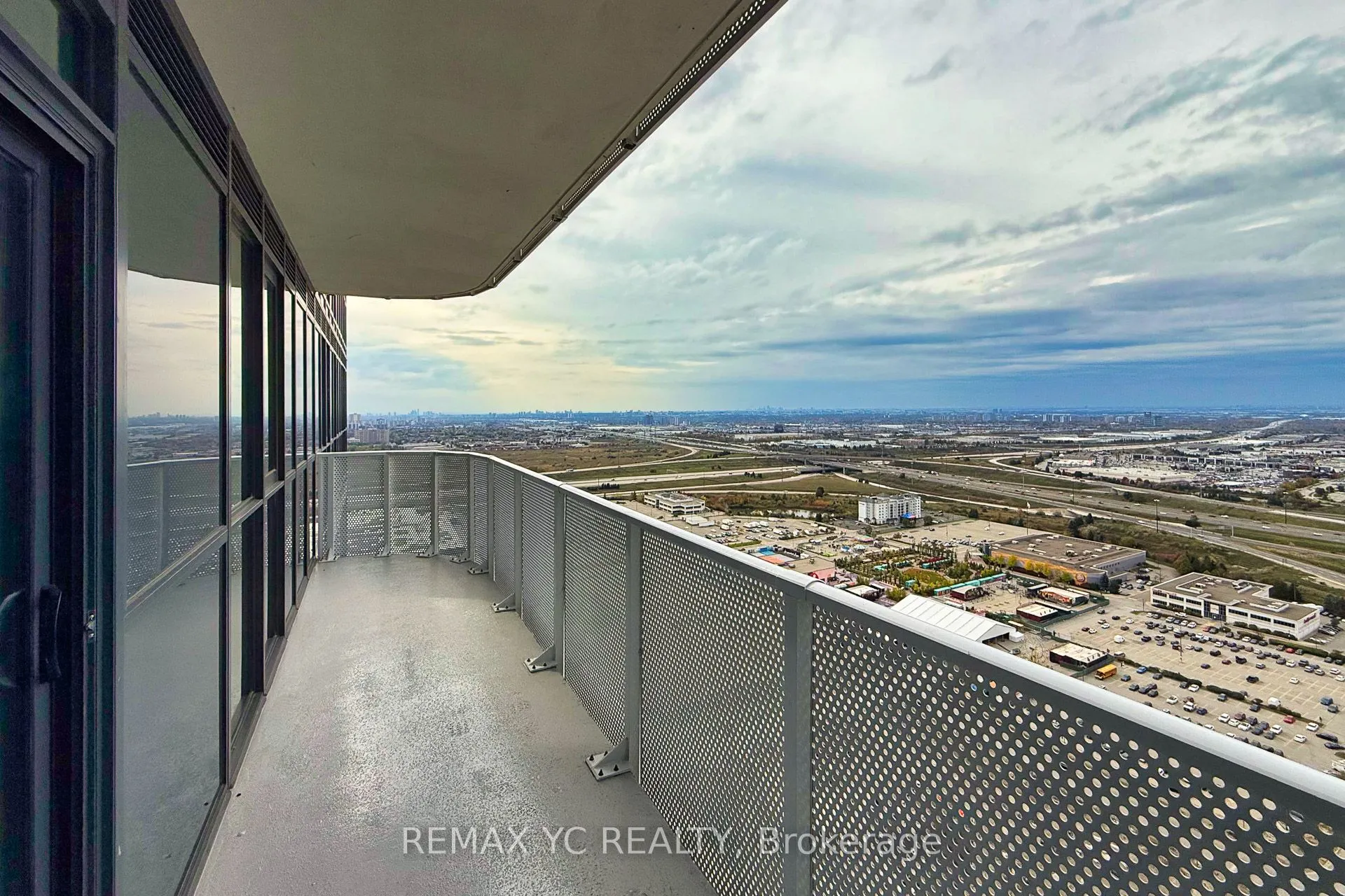 28 Interchange Way, #3915
