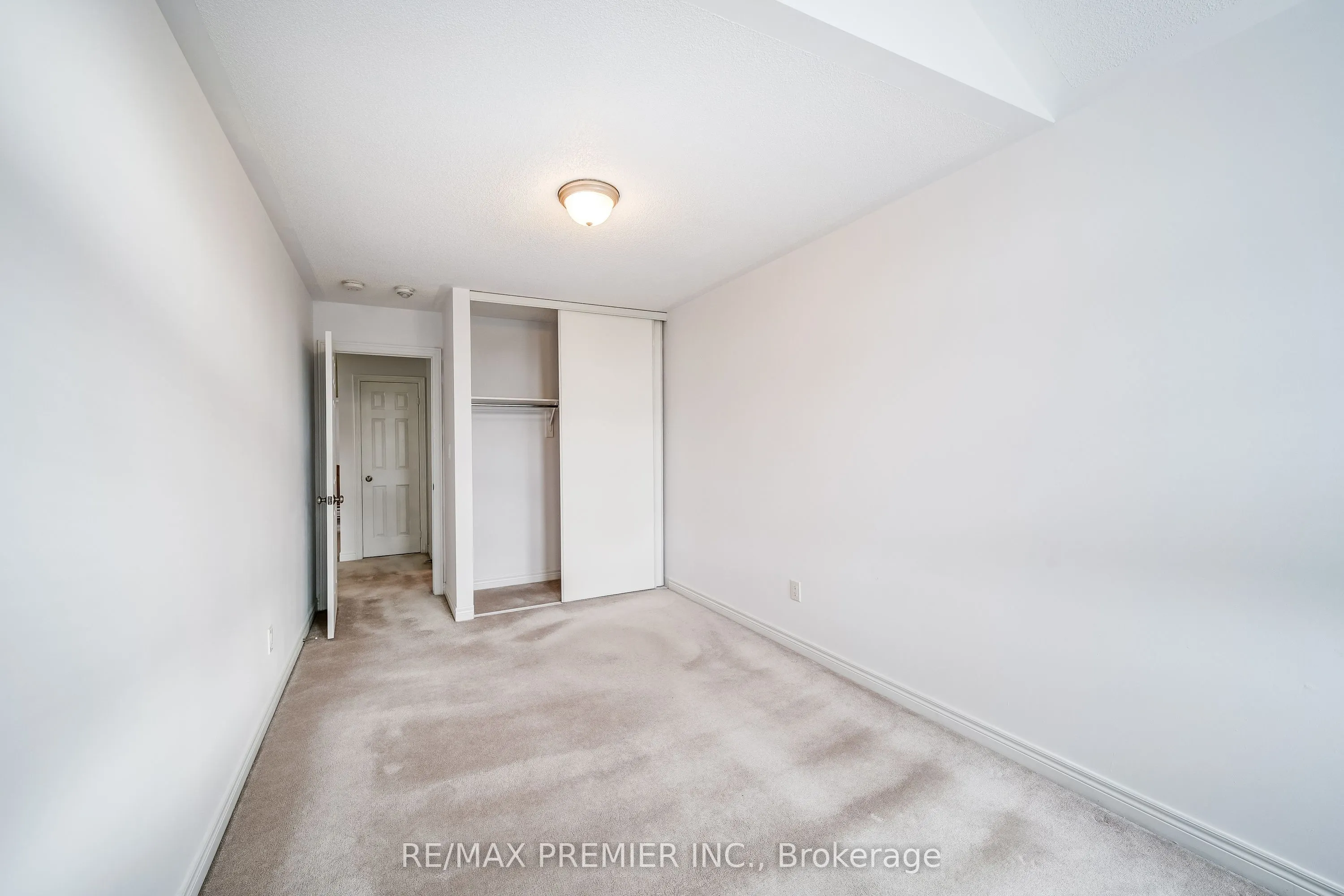 44 Weaver Terrace