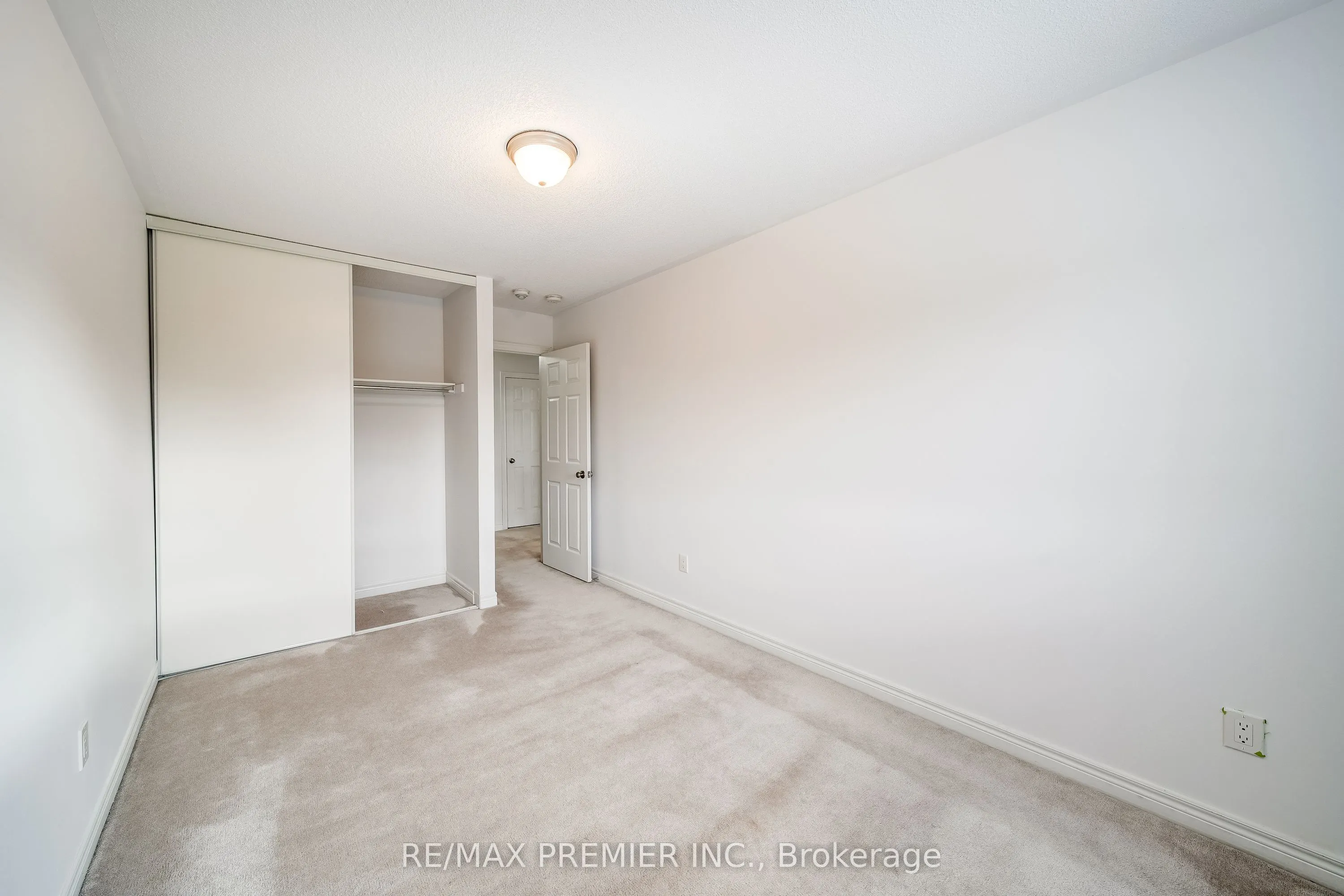 44 Weaver Terrace