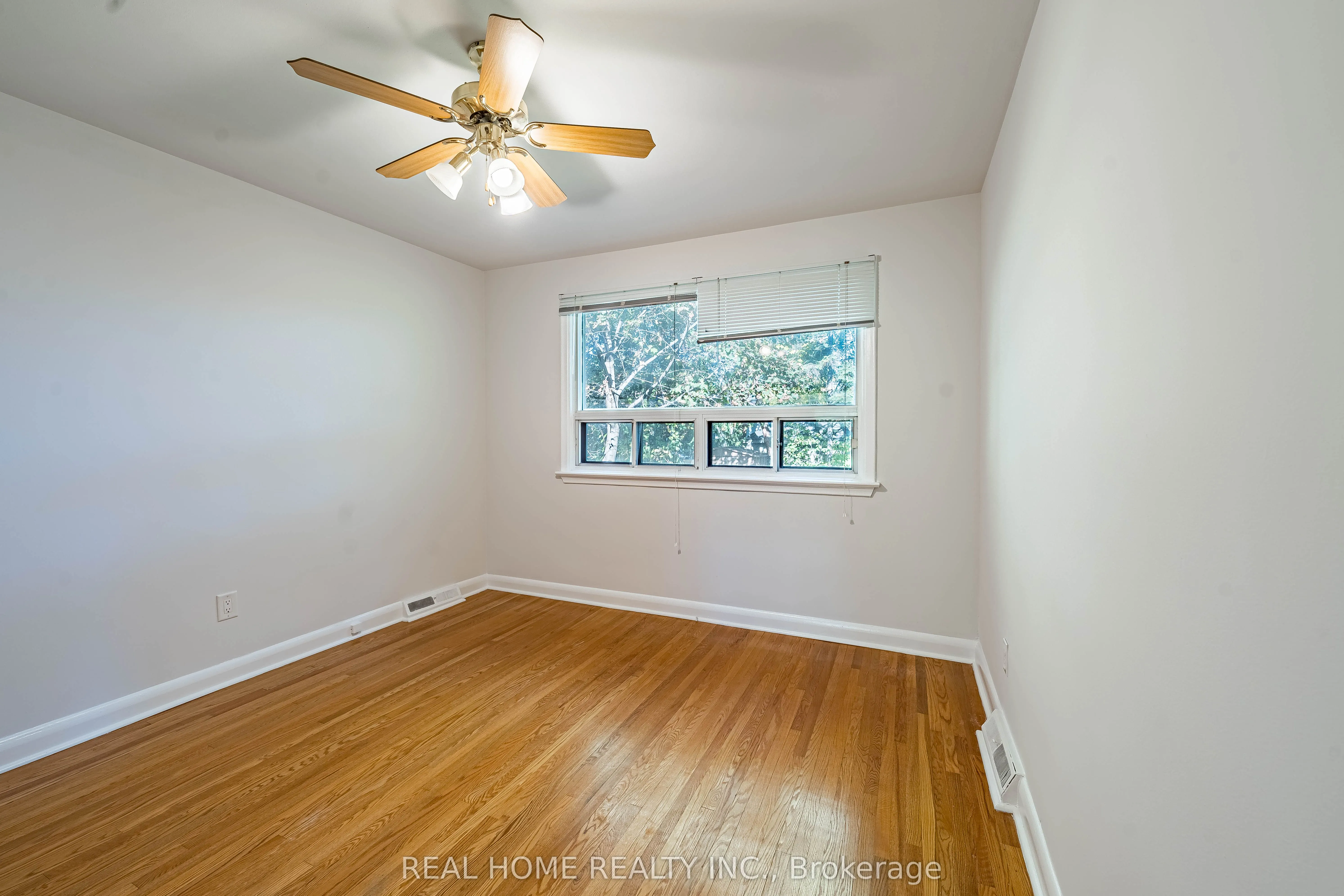 401 Fernleigh Circle S, #Main Floor