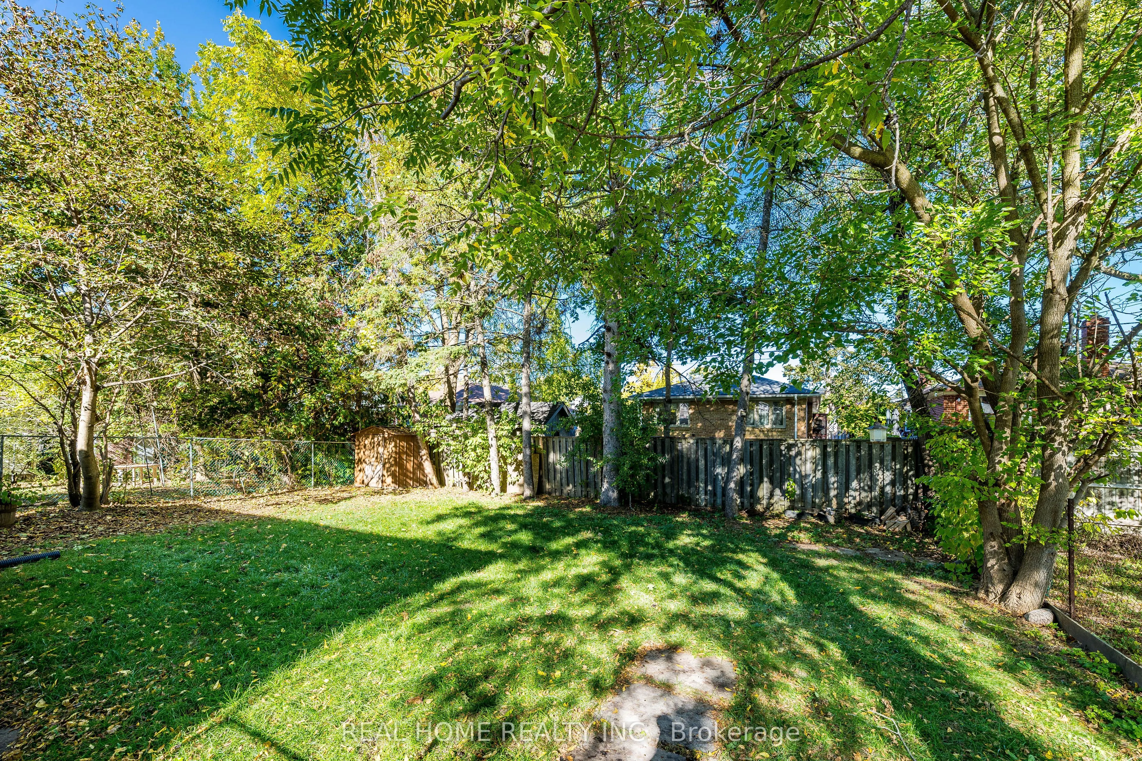 401 Fernleigh Circle S, #Main Floor
