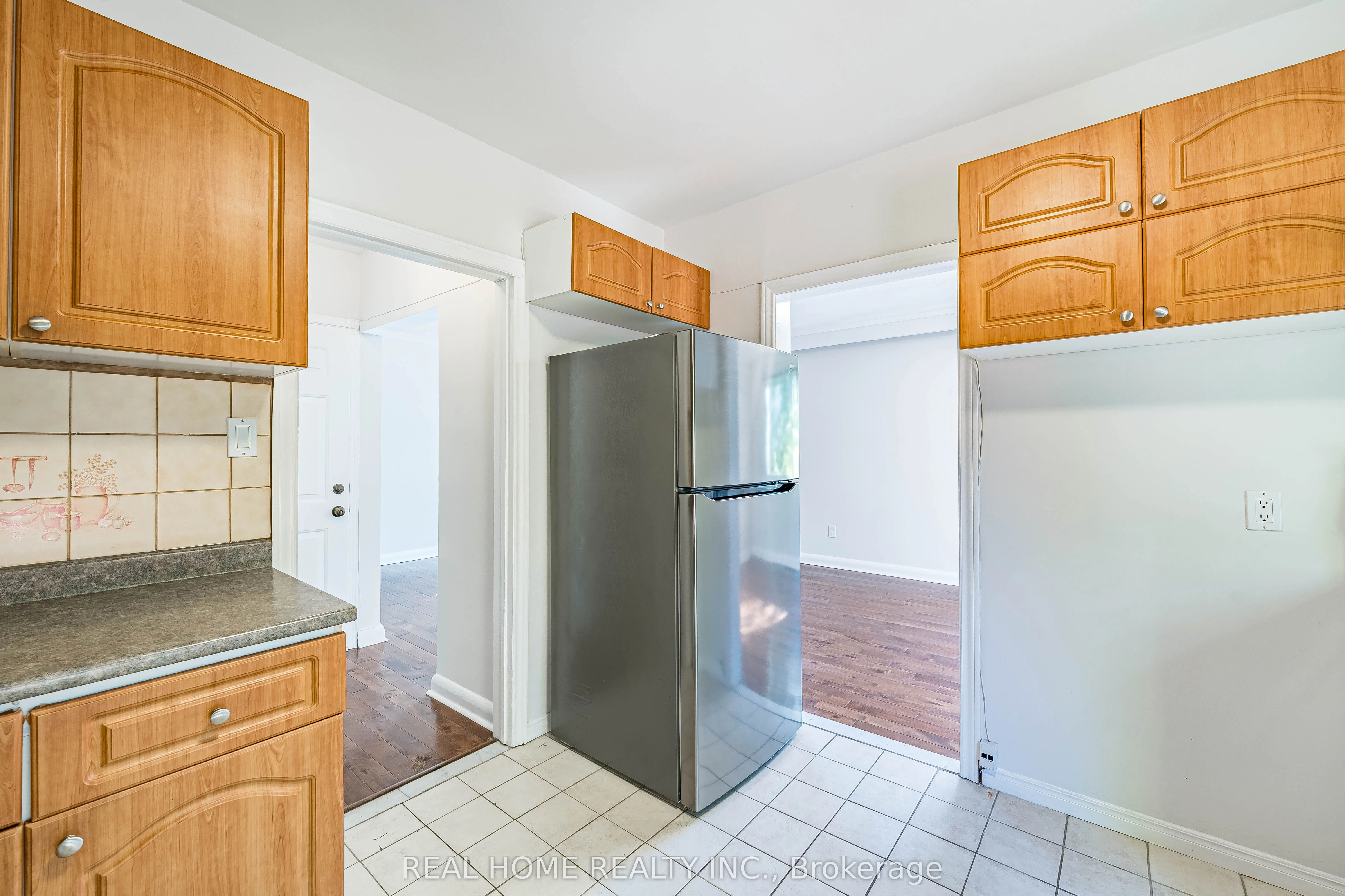 401 Fernleigh Circle S, #Main Floor
