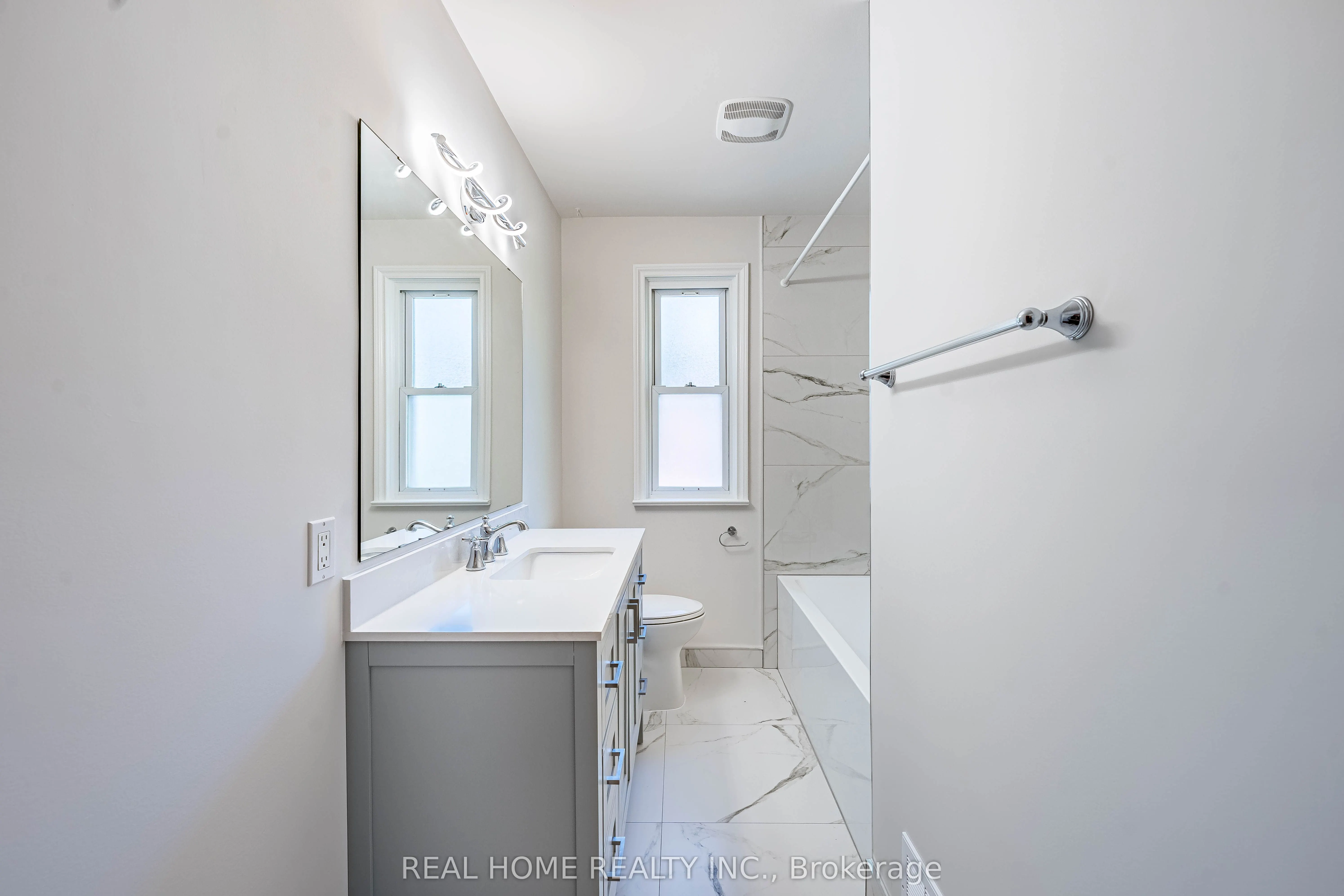 401 Fernleigh Circle S, #Main Floor