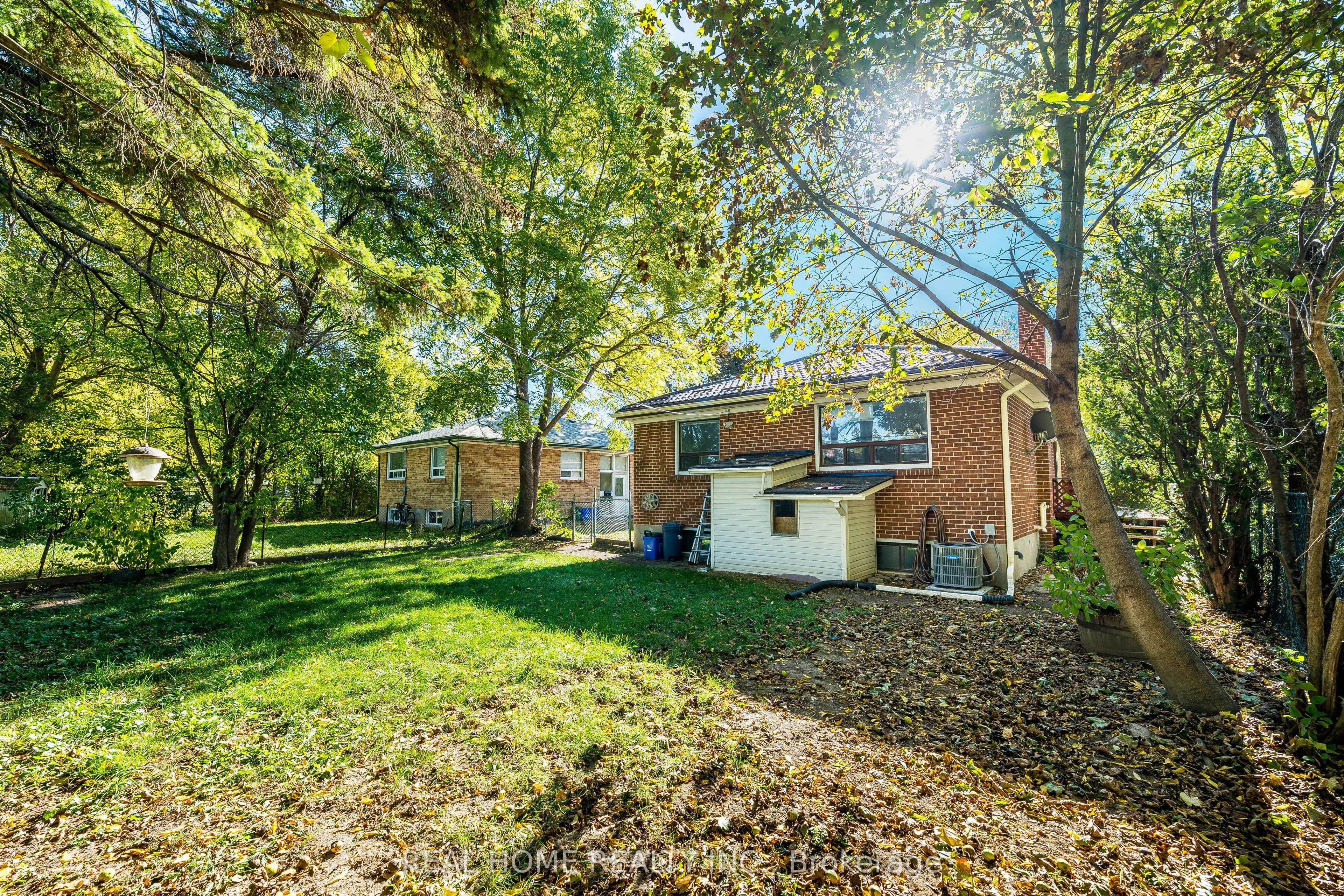 401 Fernleigh Circle S, #Main Floor