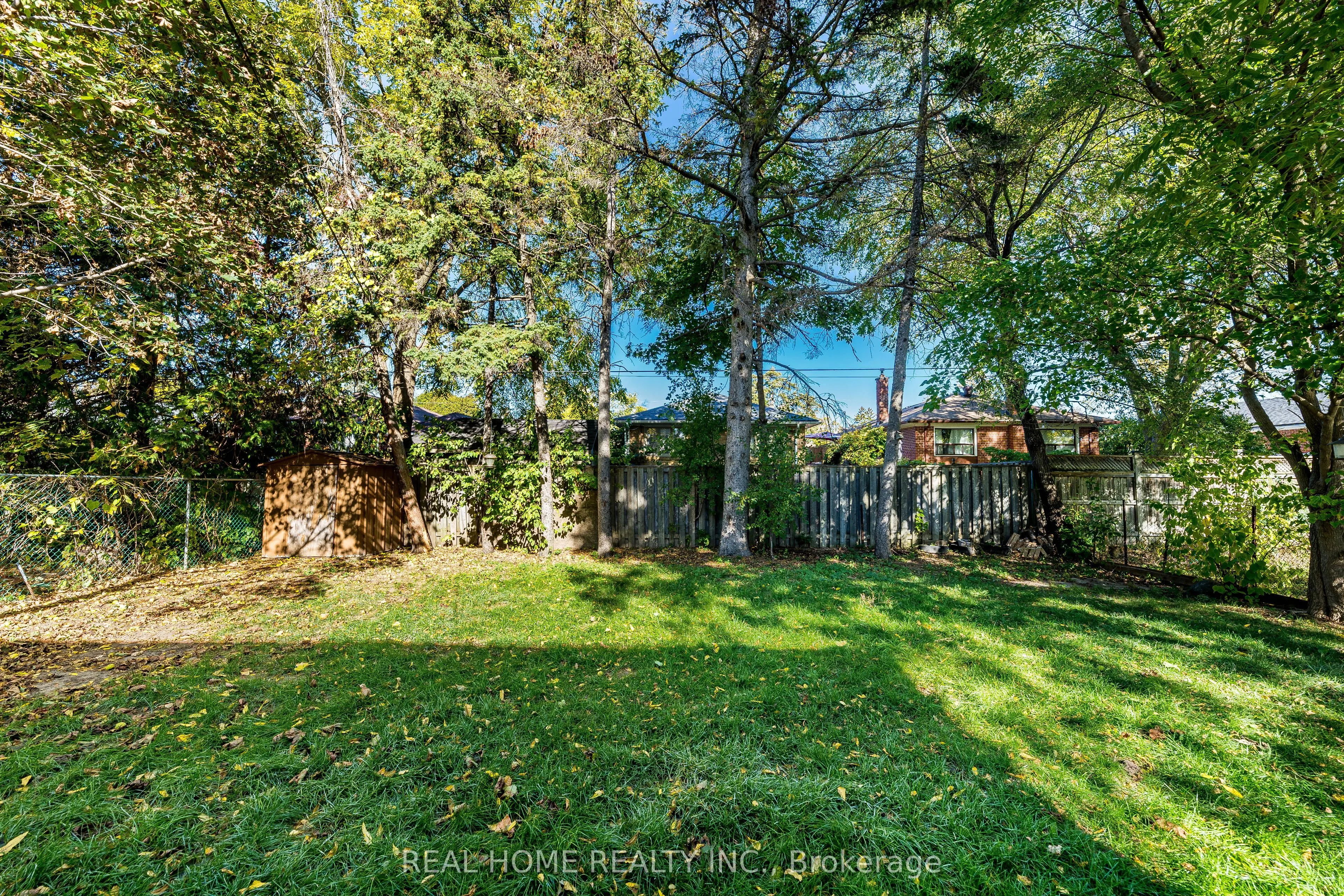 401 Fernleigh Circle S, #Main Floor