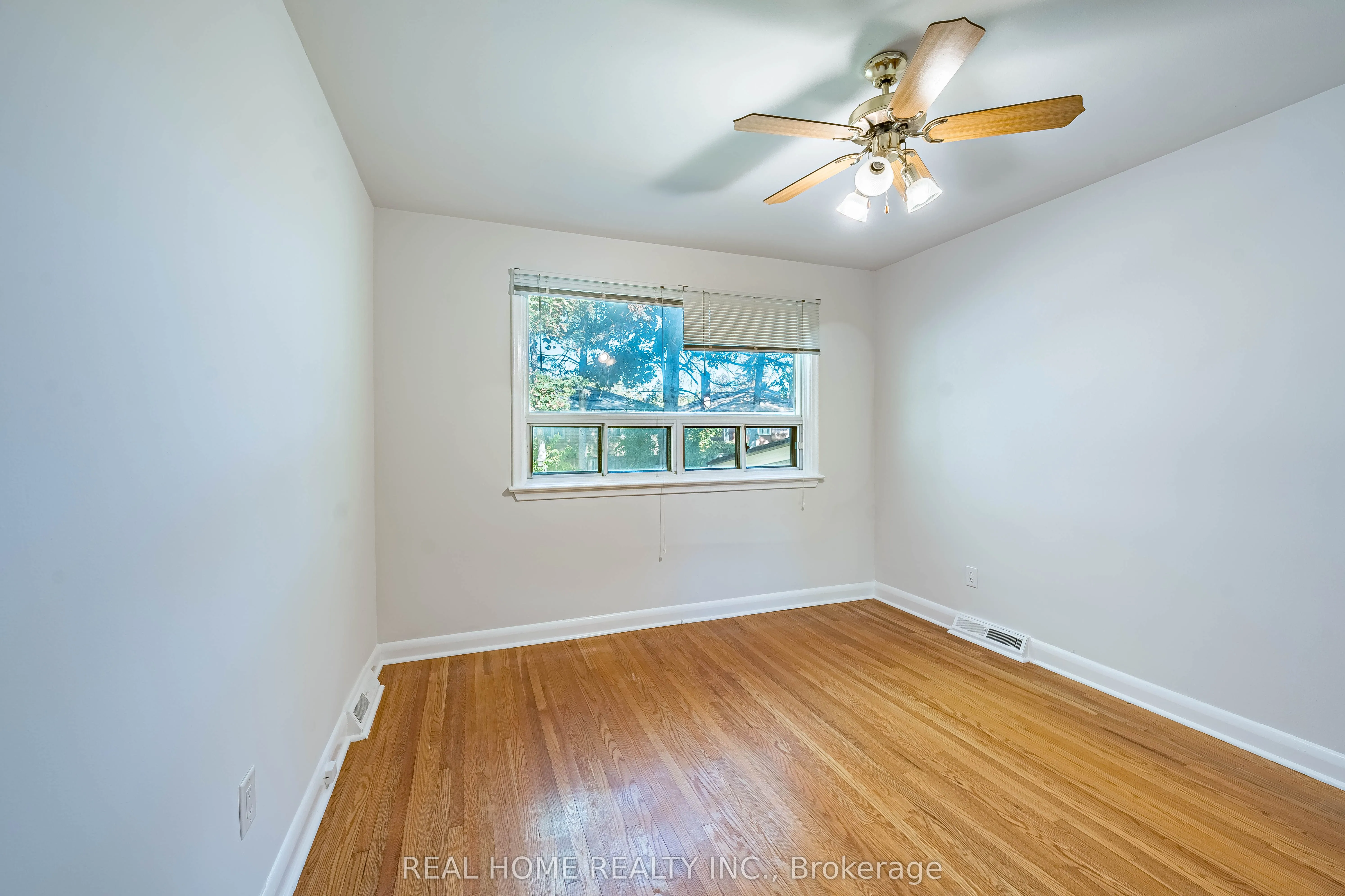 401 Fernleigh Circle S, #Main Floor