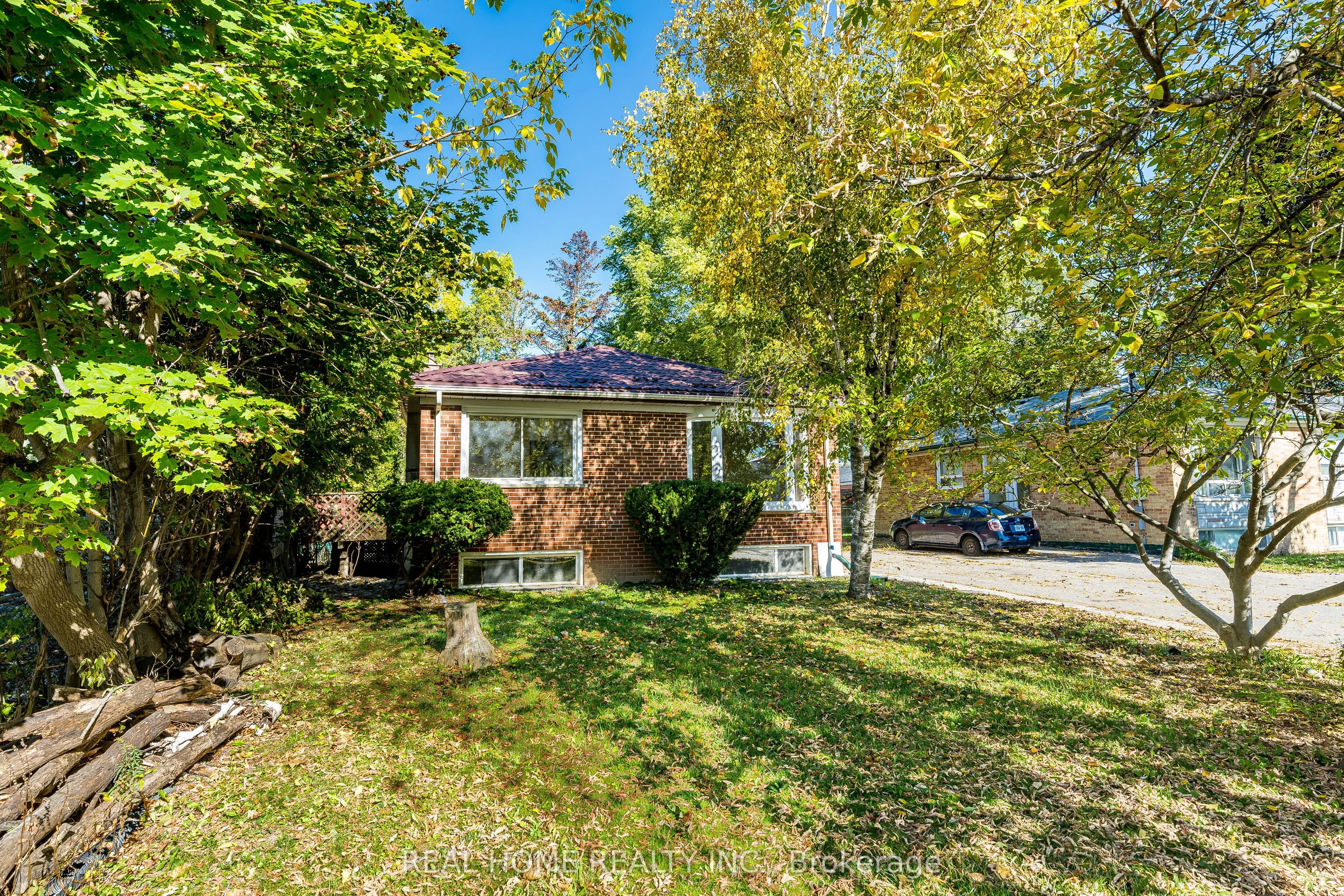 401 Fernleigh Circle S, #Main Floor