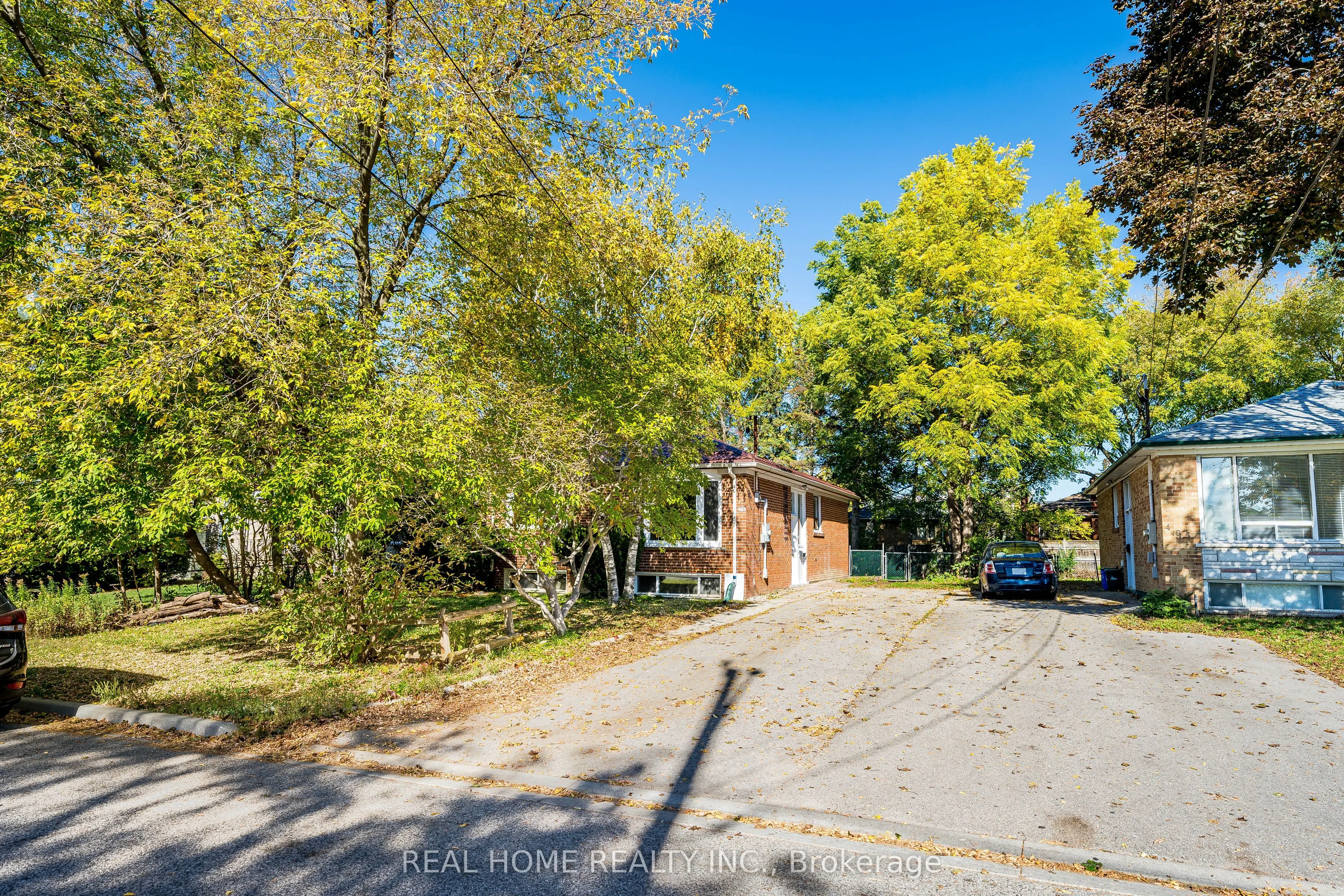401 Fernleigh Circle S, #Main Floor