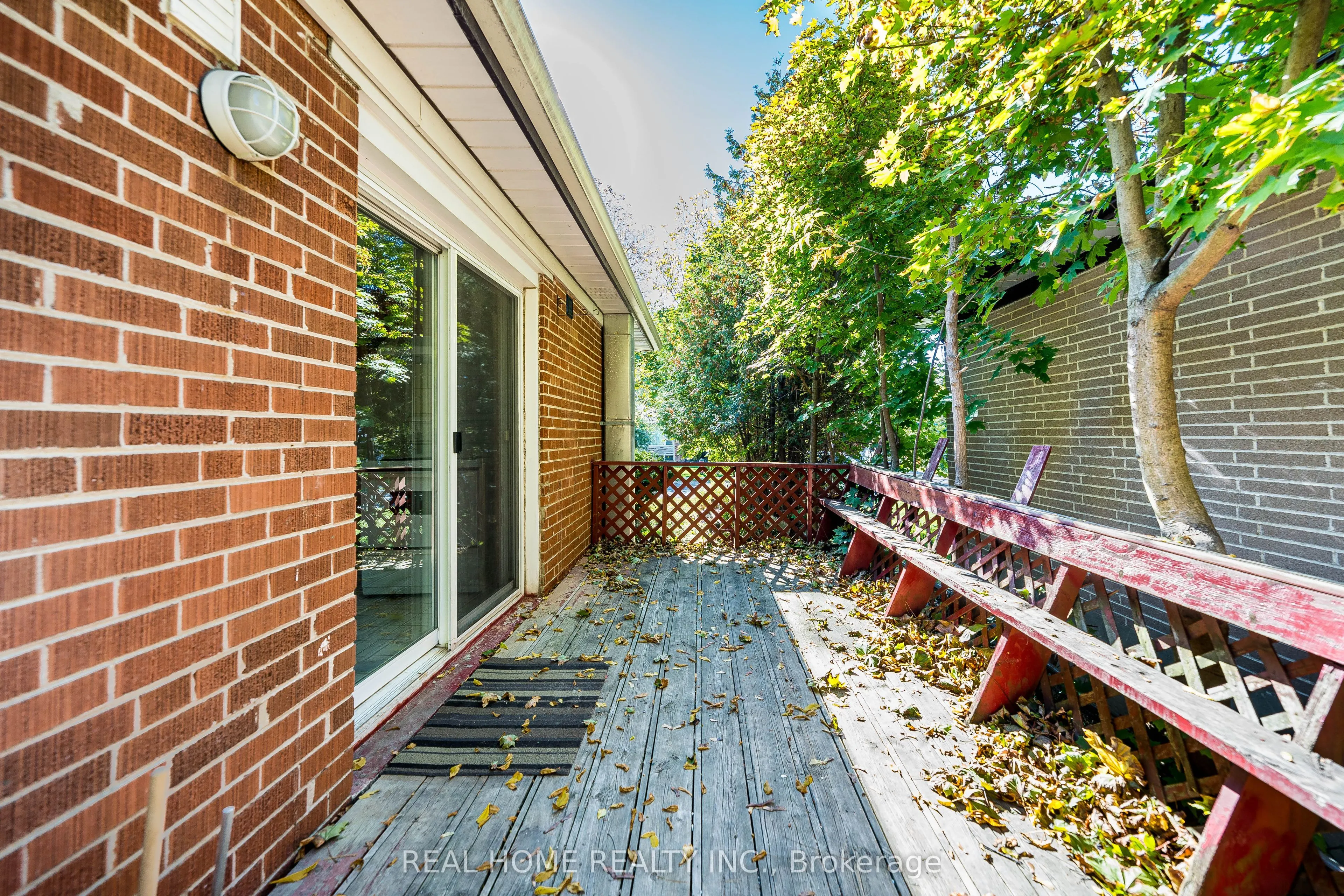 401 Fernleigh Circle S, #Main Floor