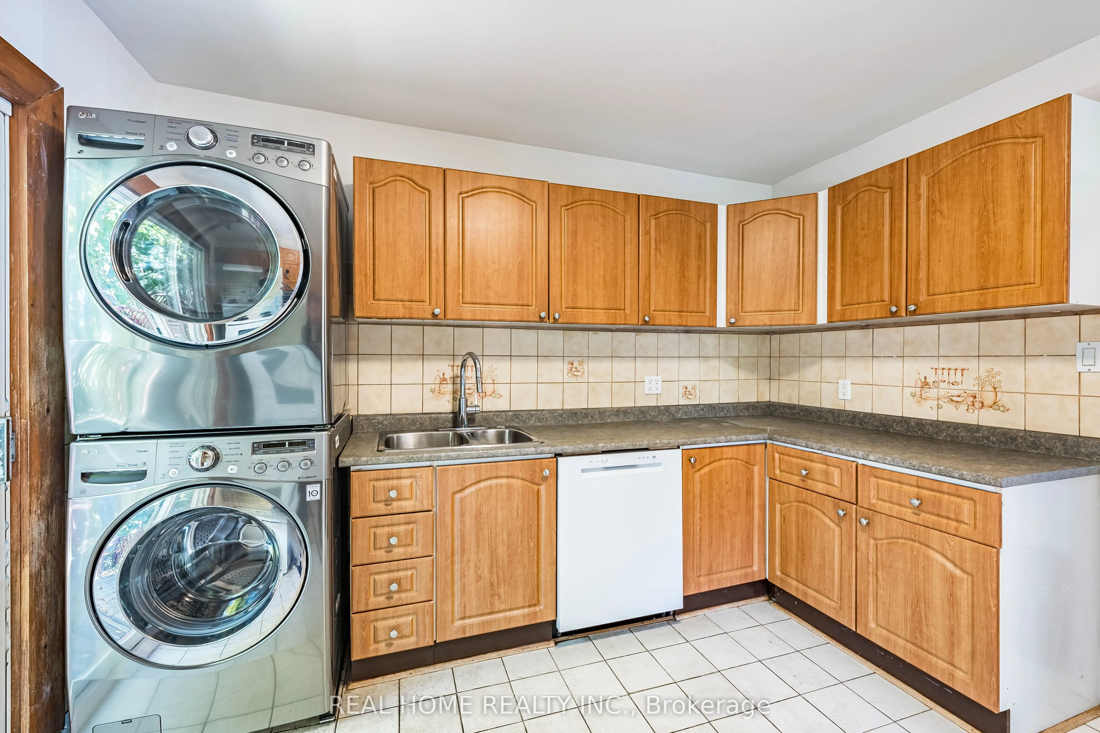 401 Fernleigh Circle S, #Main Floor