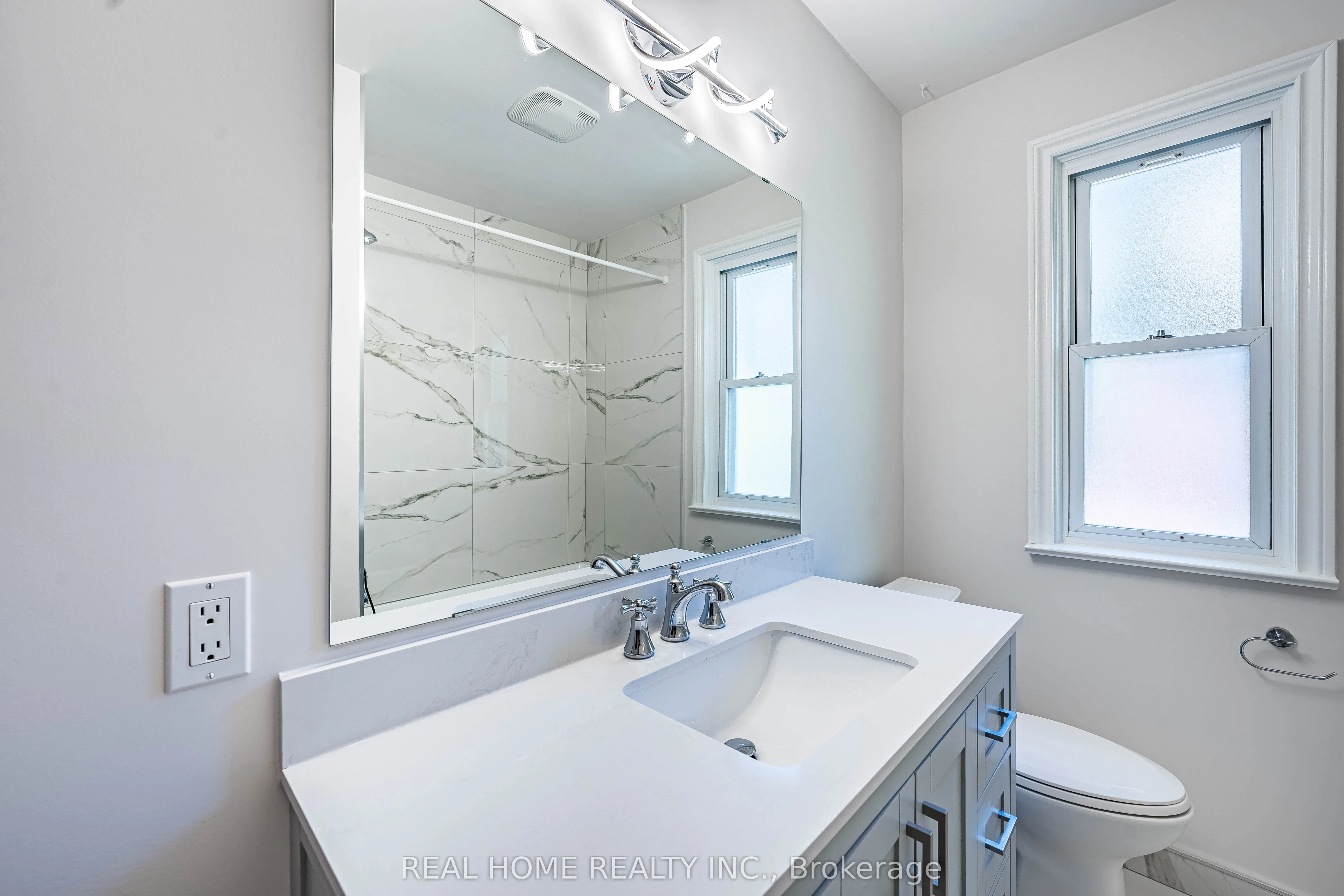 401 Fernleigh Circle S, #Main Floor