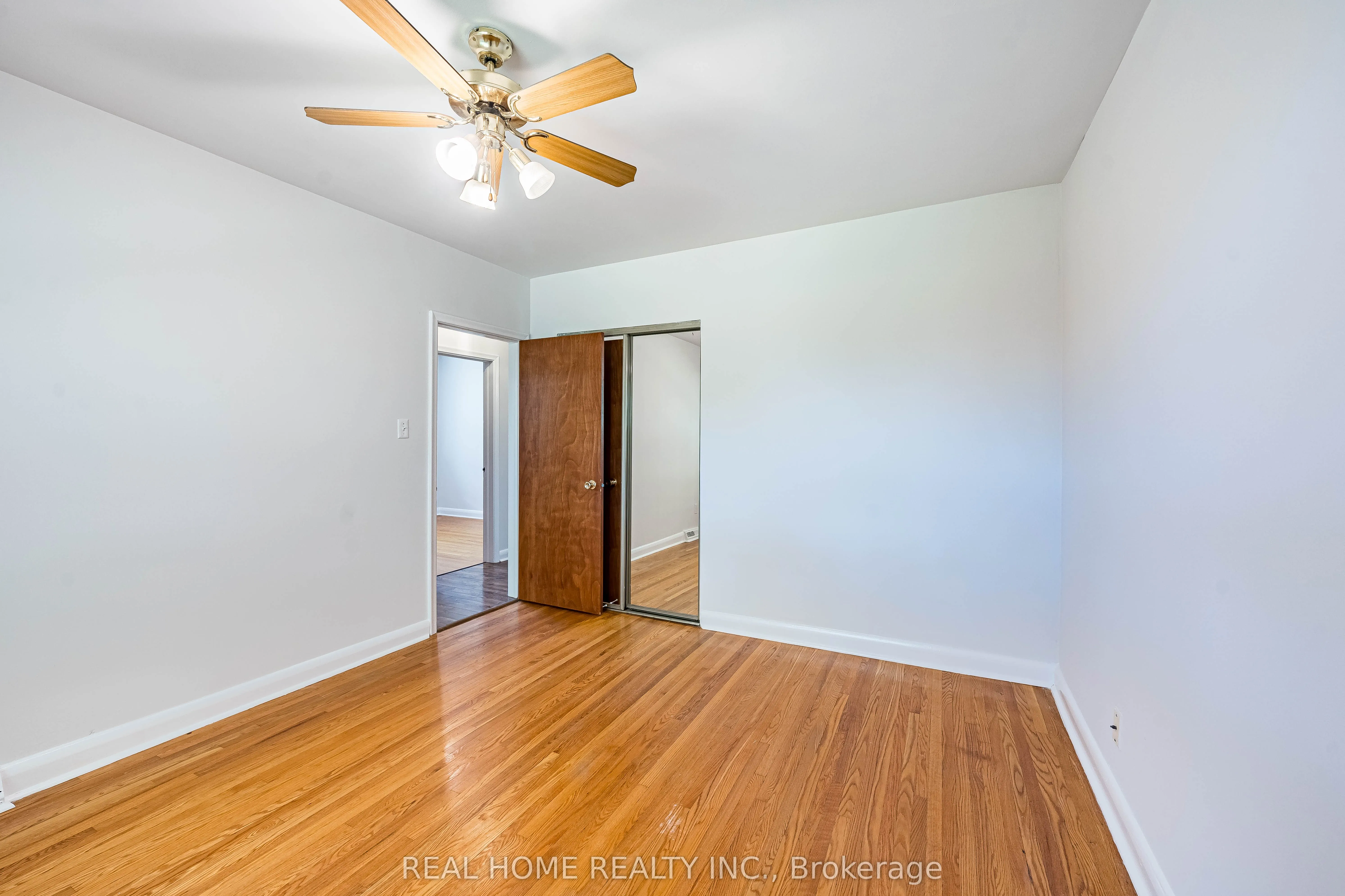 401 Fernleigh Circle S, #Main Floor