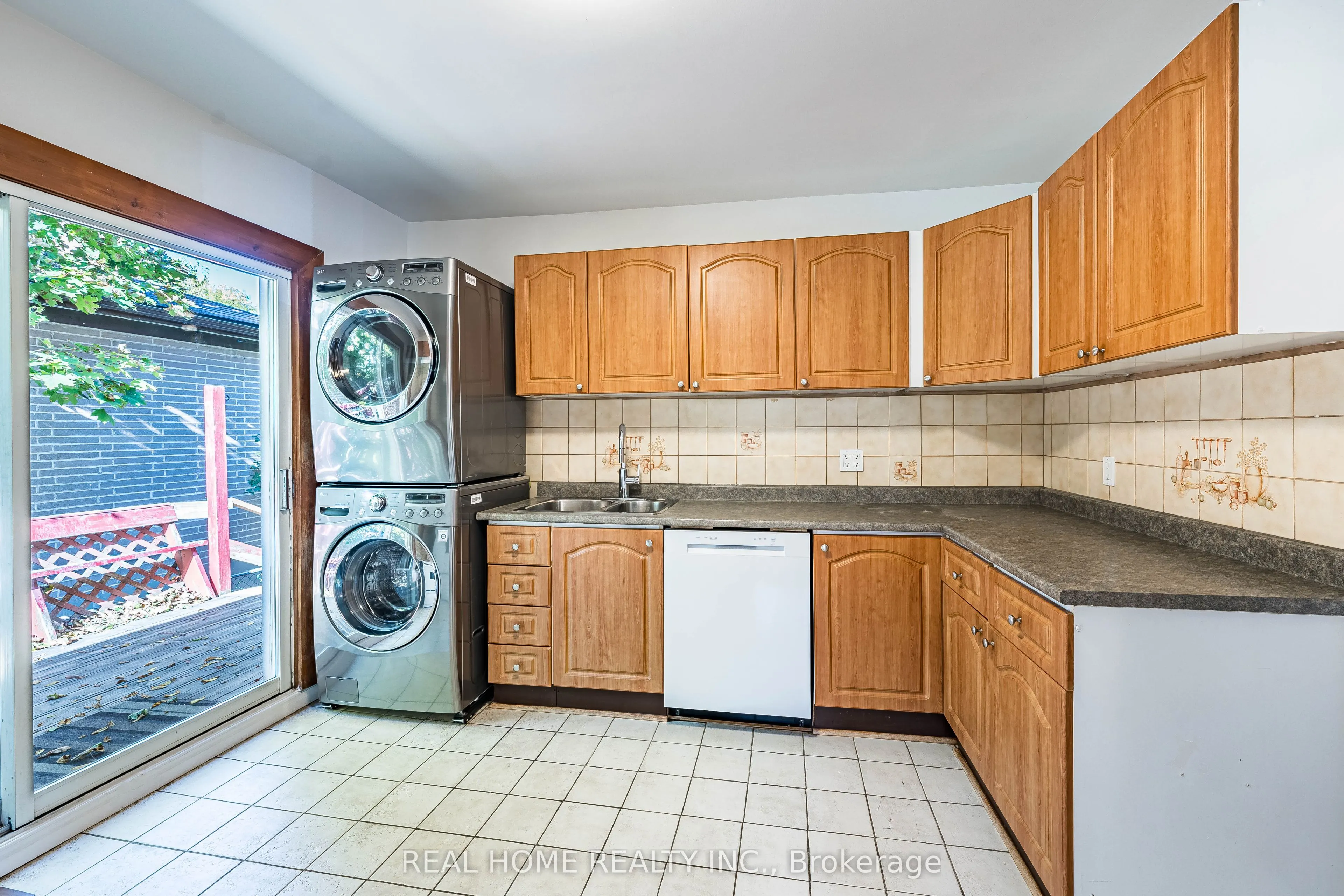401 Fernleigh Circle S, #Main Floor