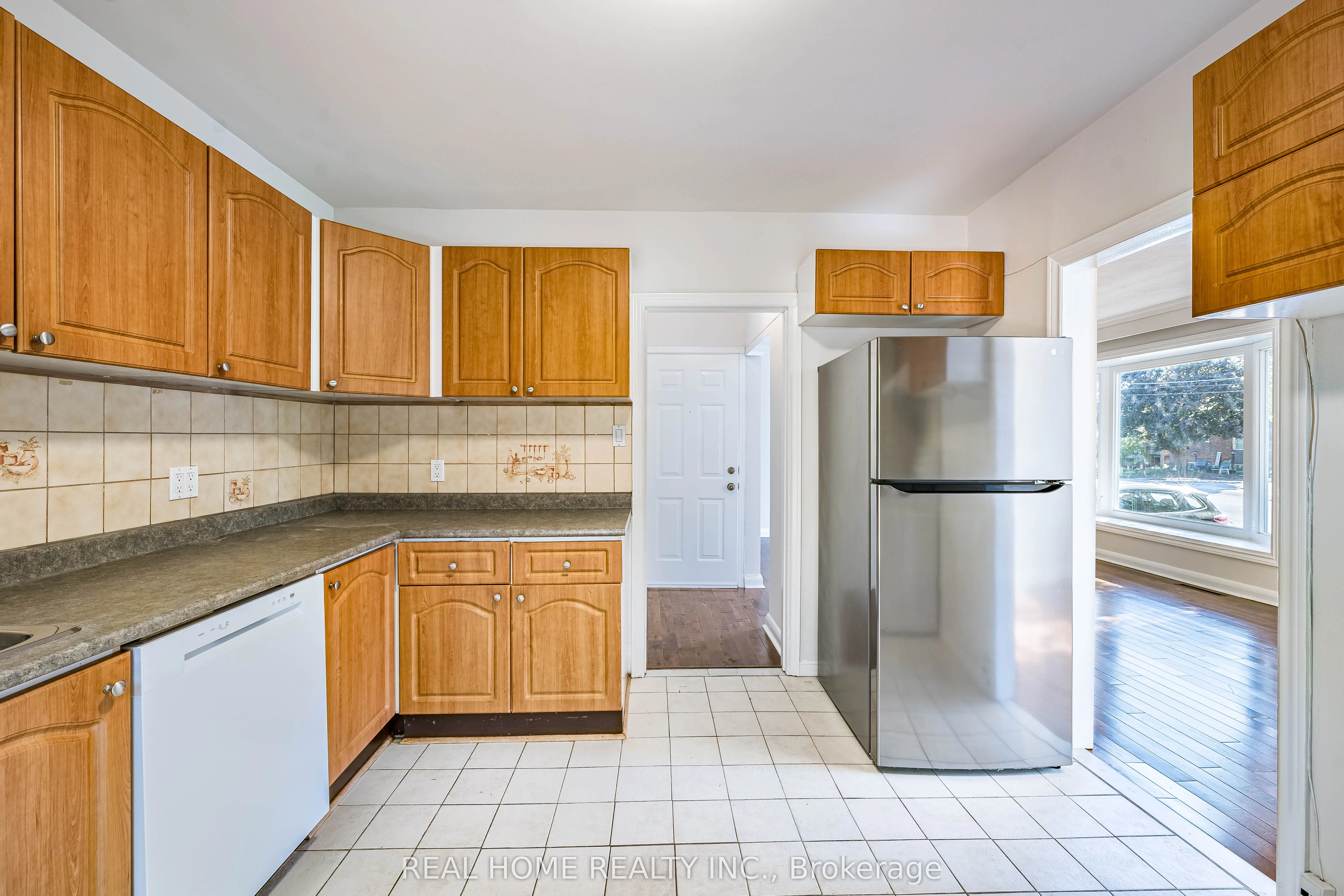 401 Fernleigh Circle S, #Main Floor