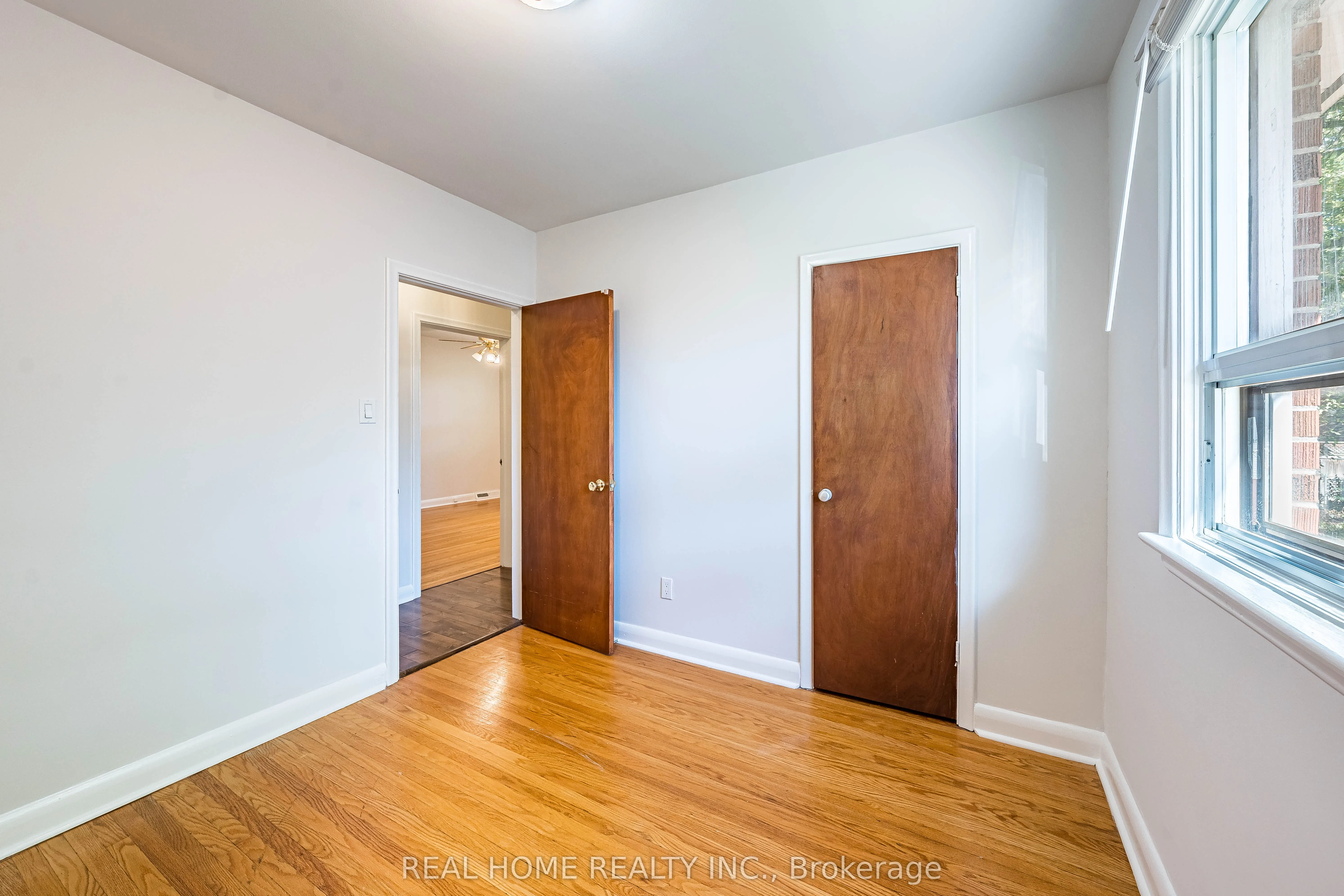 401 Fernleigh Circle S, #Main Floor