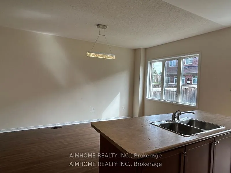 1255 Blencowe Crescent
