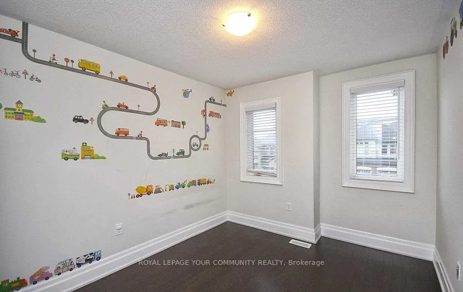 590 Sweetwater Crescent