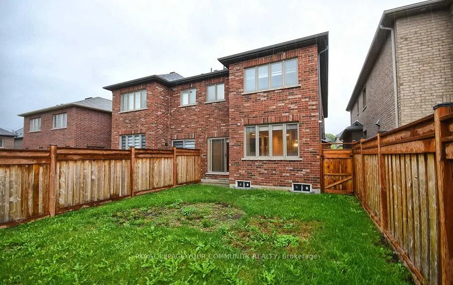 590 Sweetwater Crescent