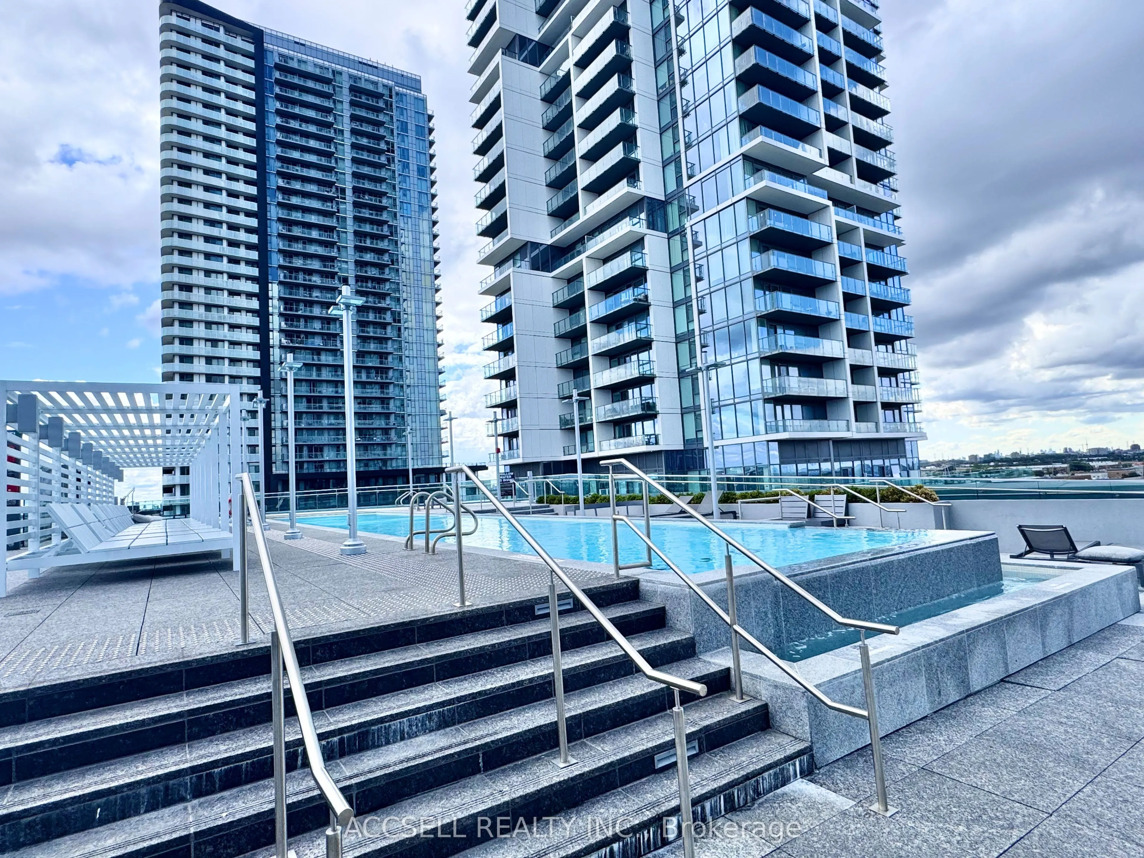 185 Millway Avenue, #W2805