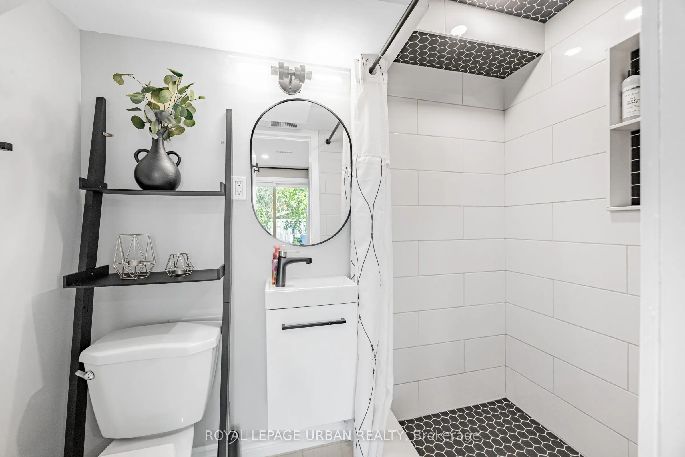 1684 John Street, #16