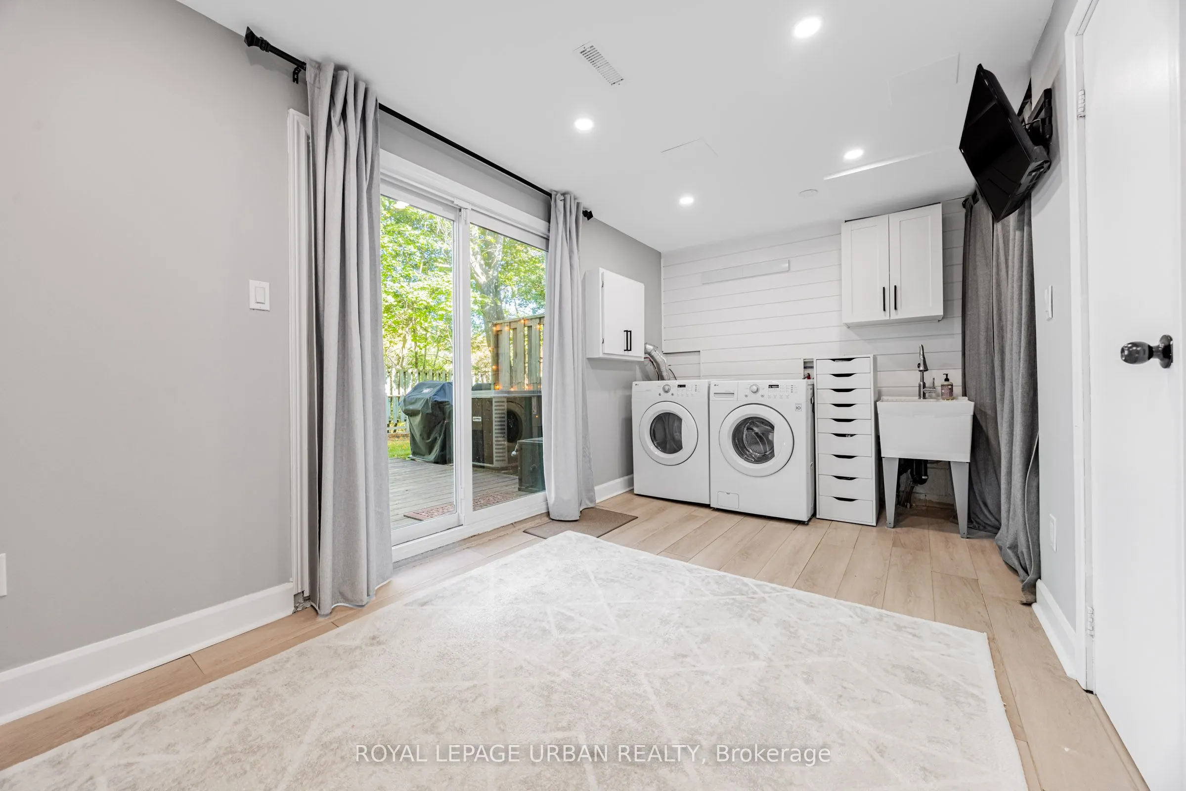 1684 John Street, #16