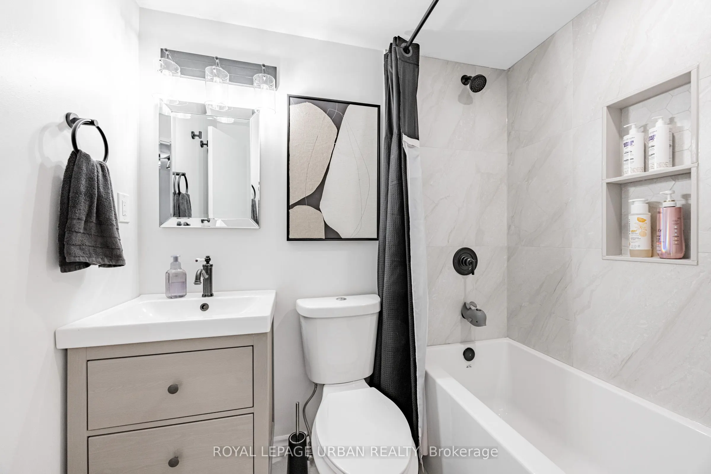 1684 John Street, #16