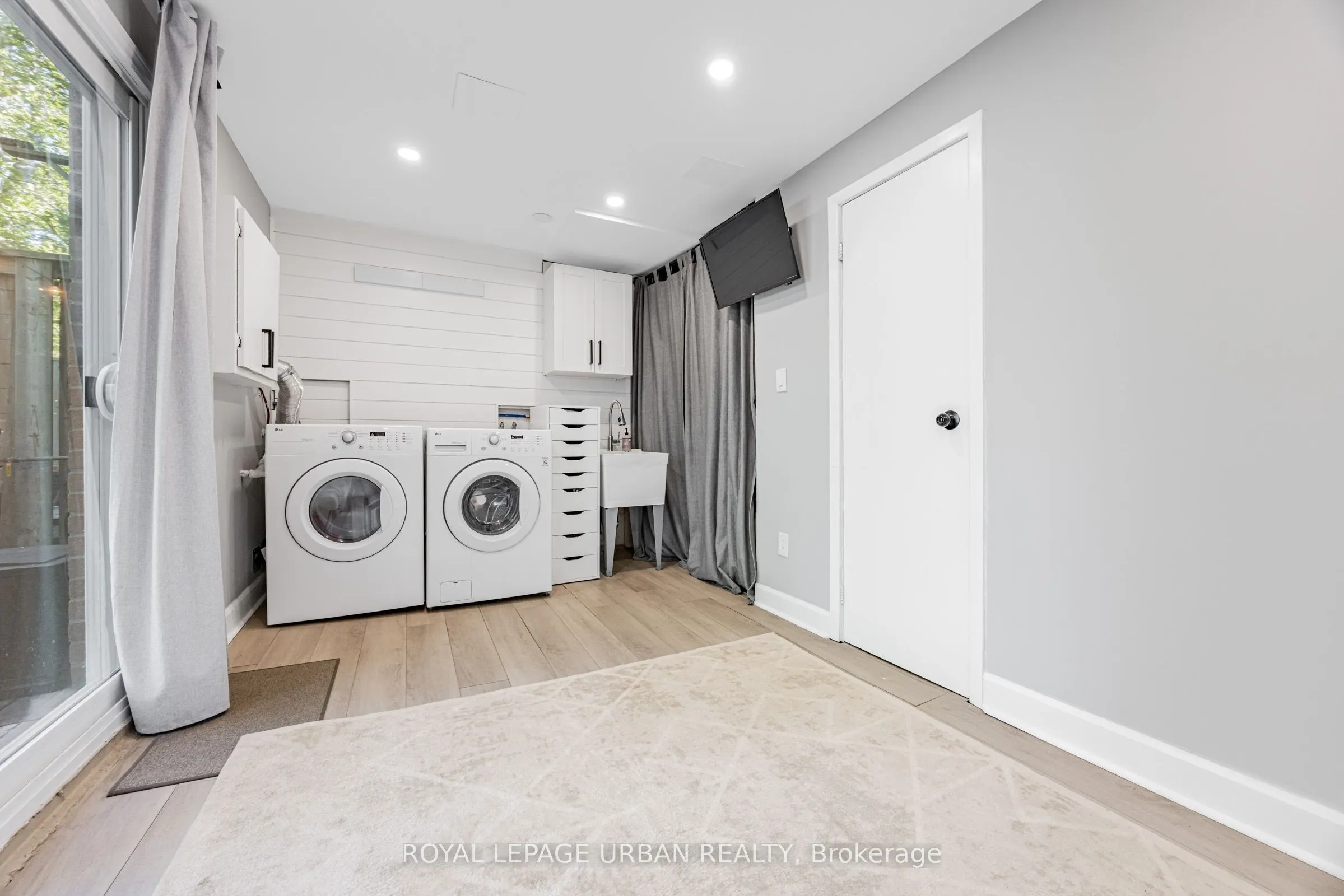 1684 John Street, #16