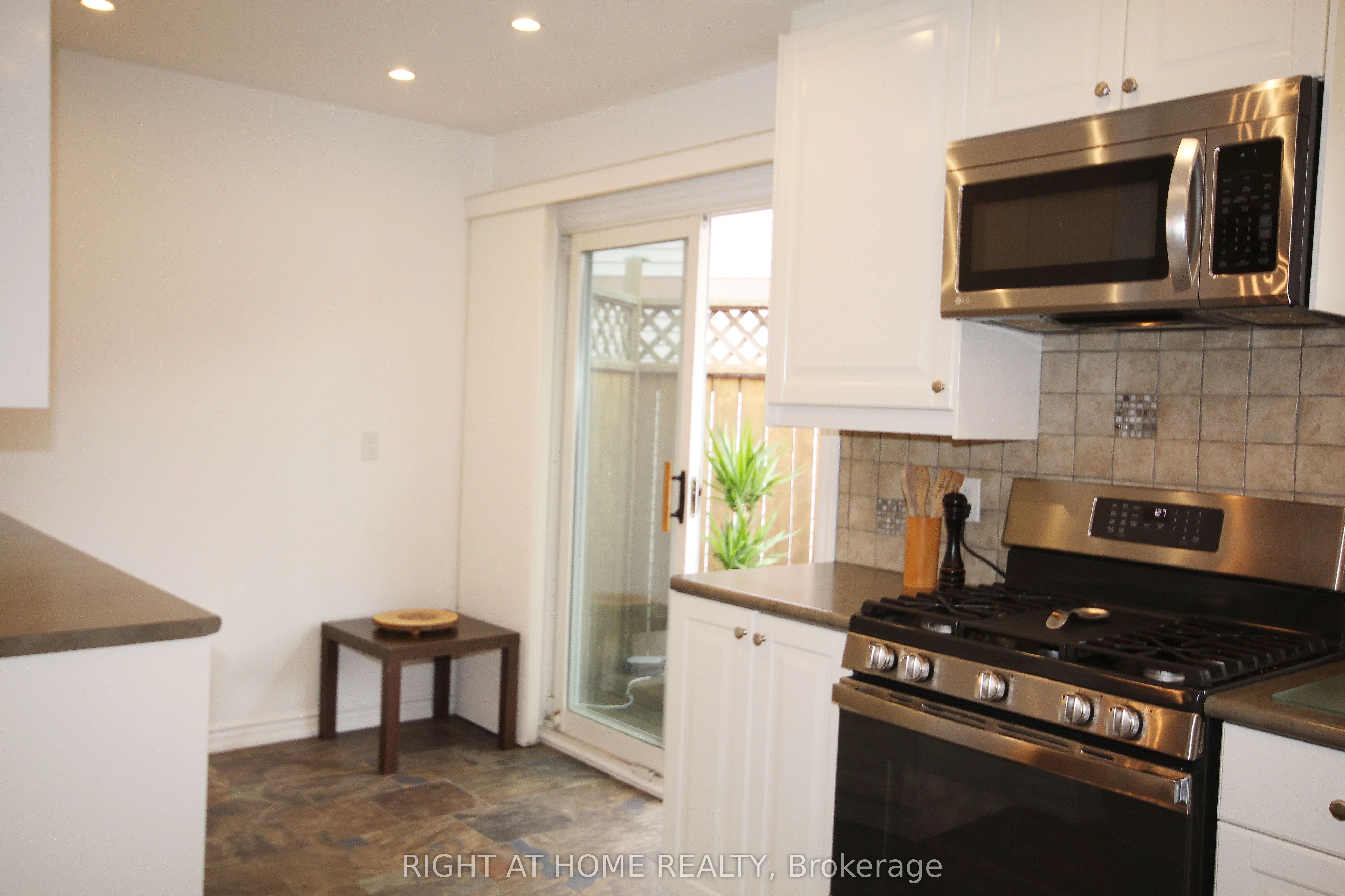832 Boronia Crescent