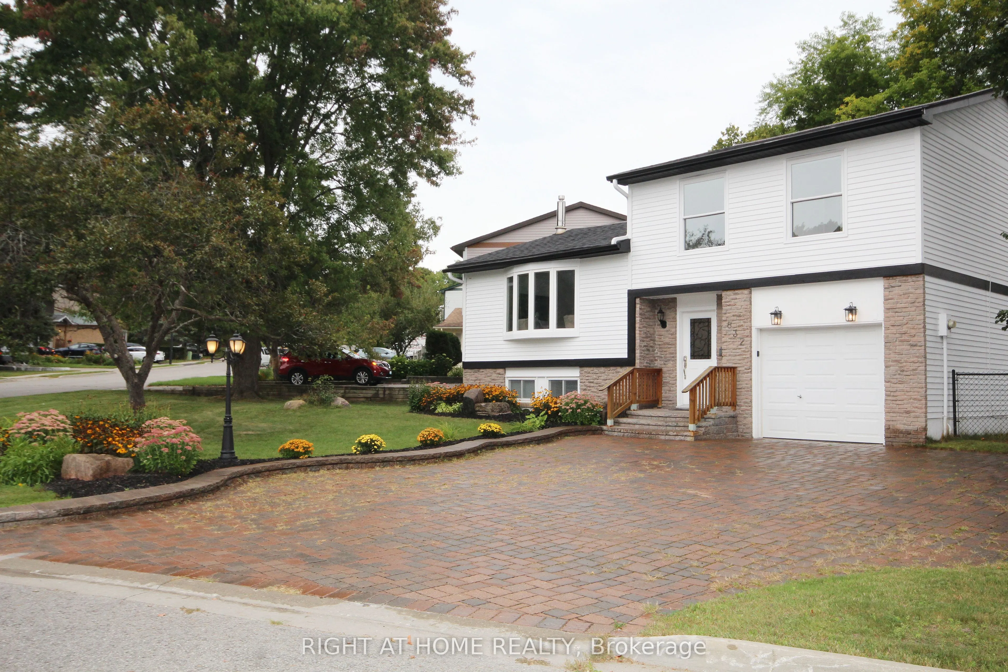 832 Boronia Crescent