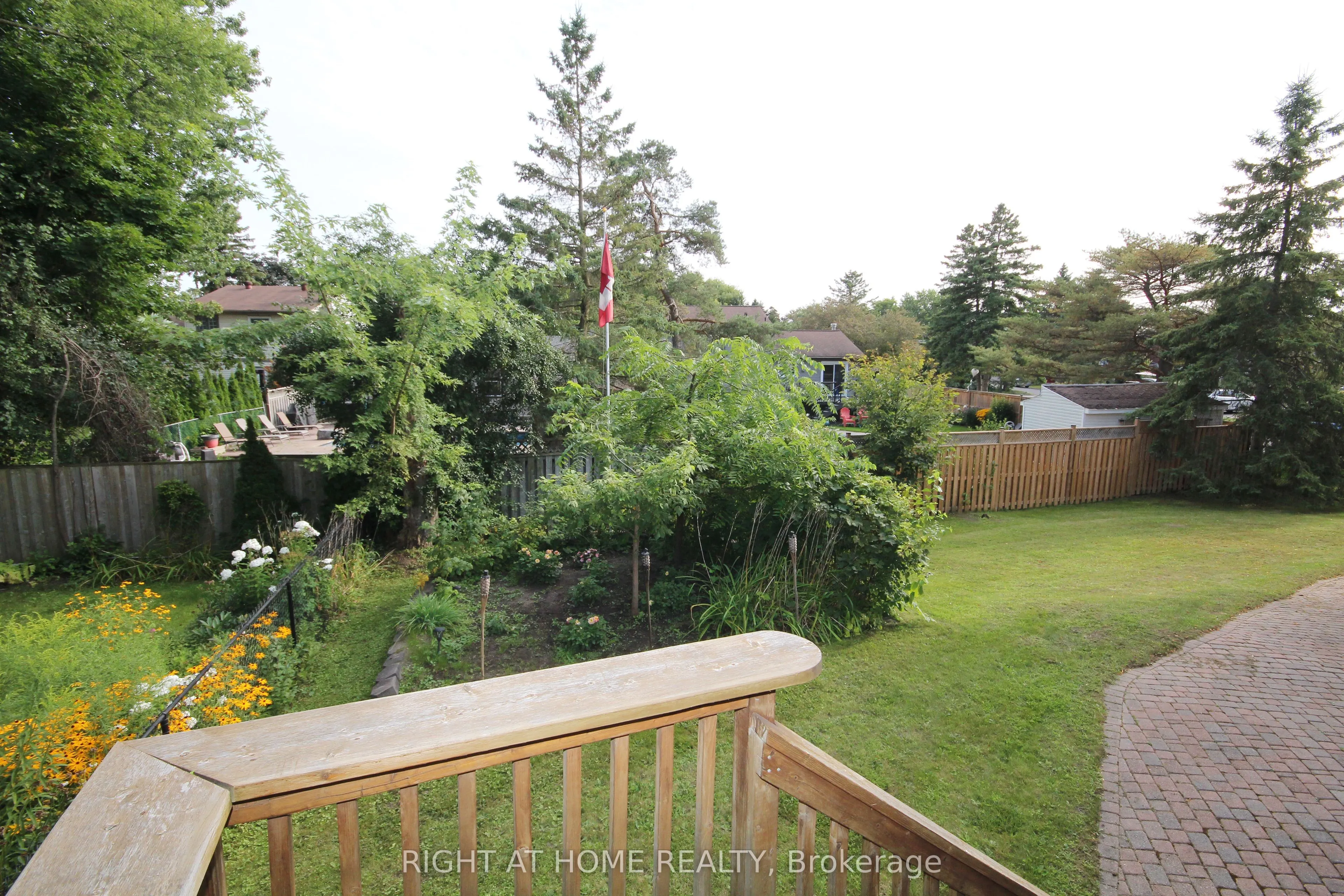 832 Boronia Crescent