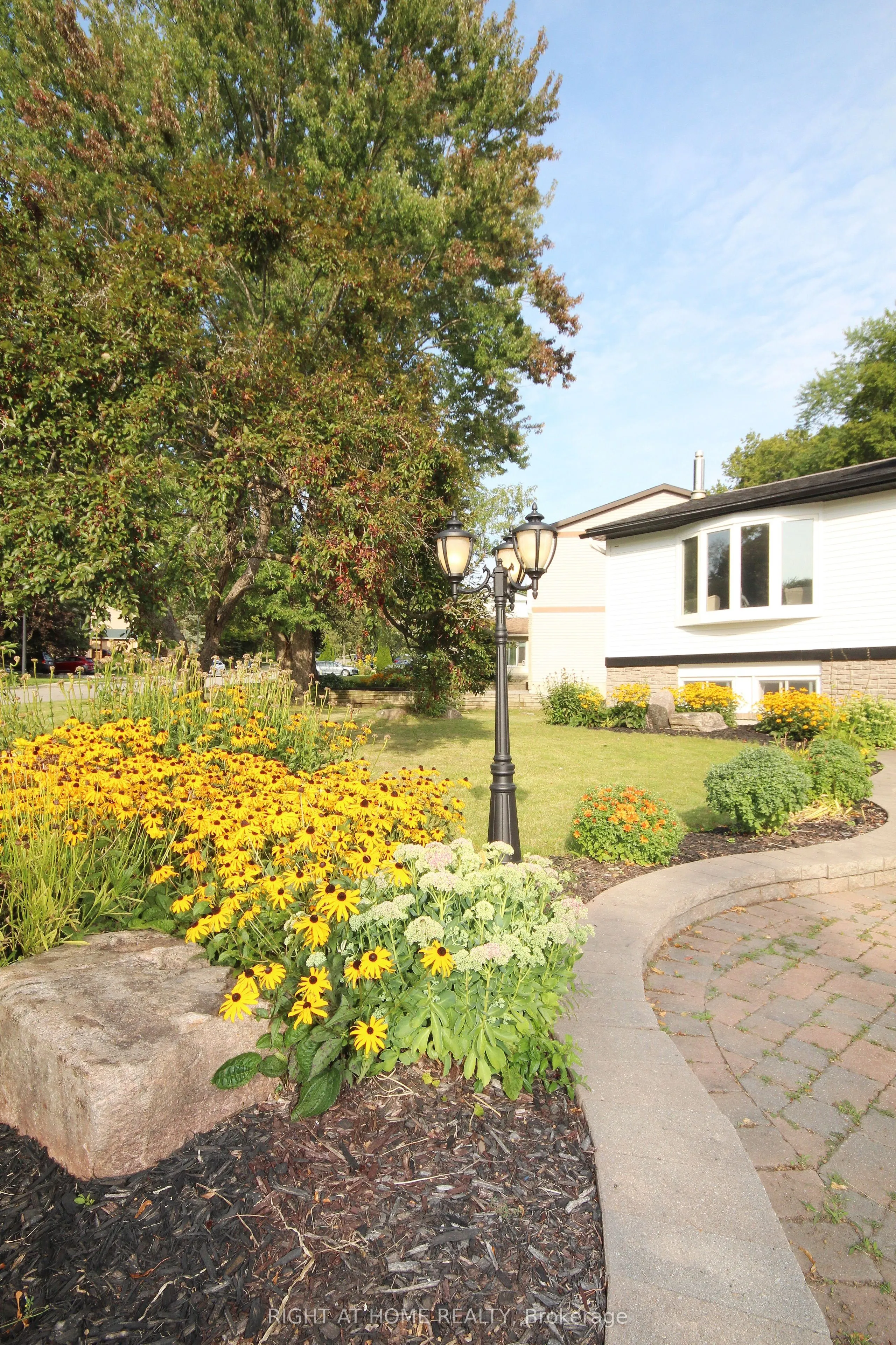 832 Boronia Crescent