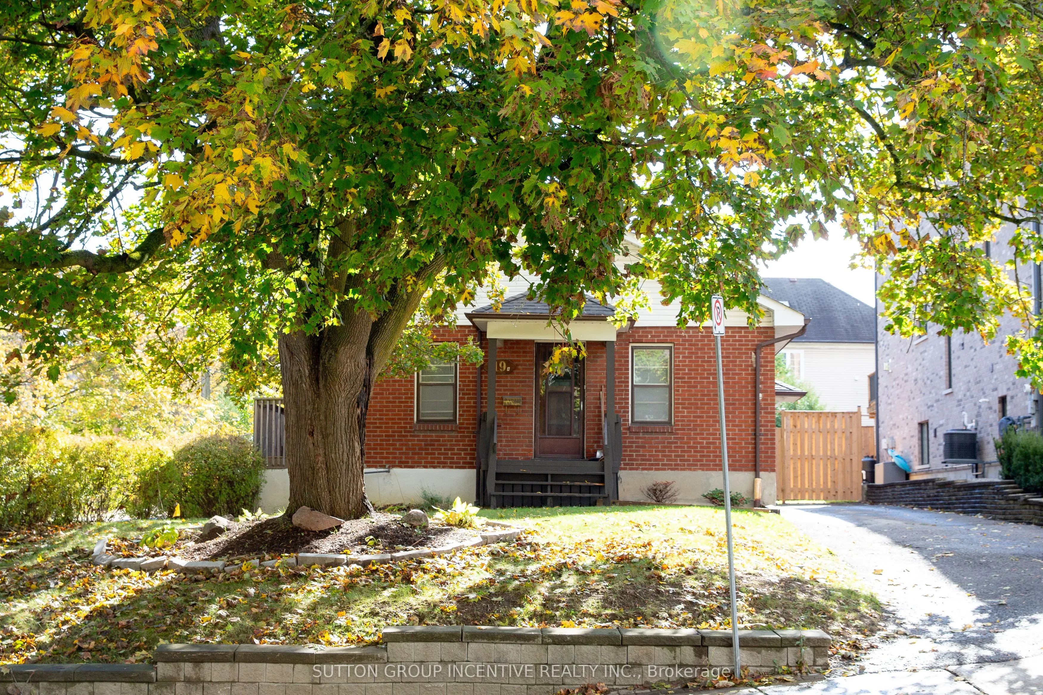 19 Kennedy Street E
