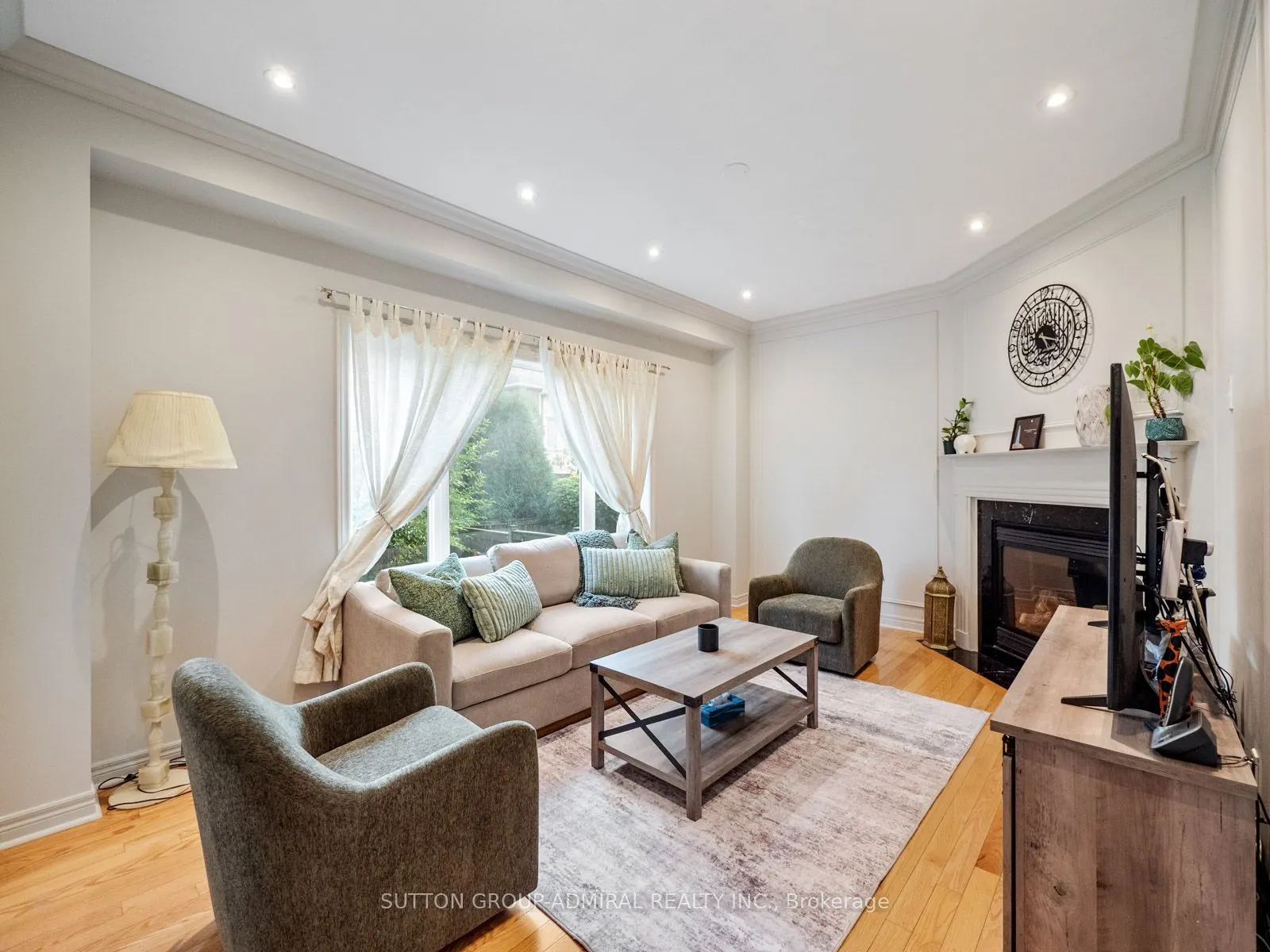 192 Chayna Crescent