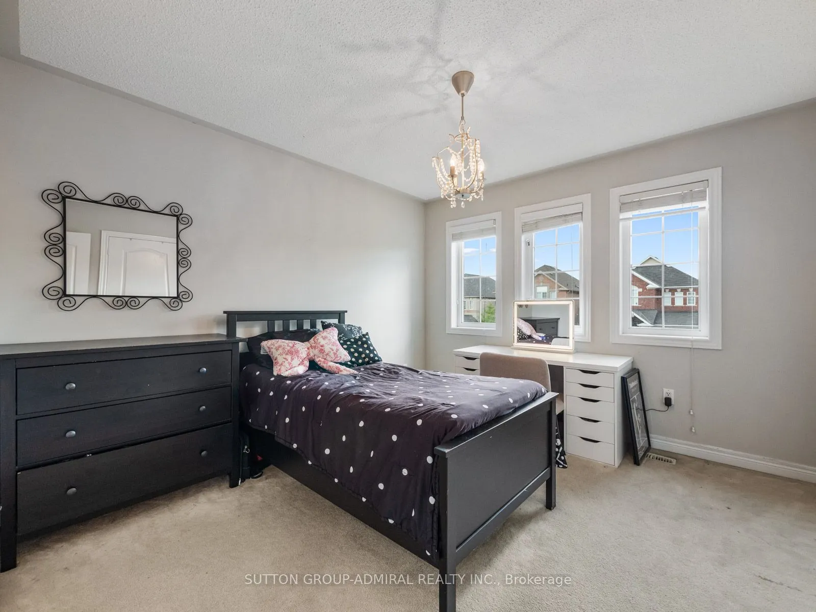 192 Chayna Crescent