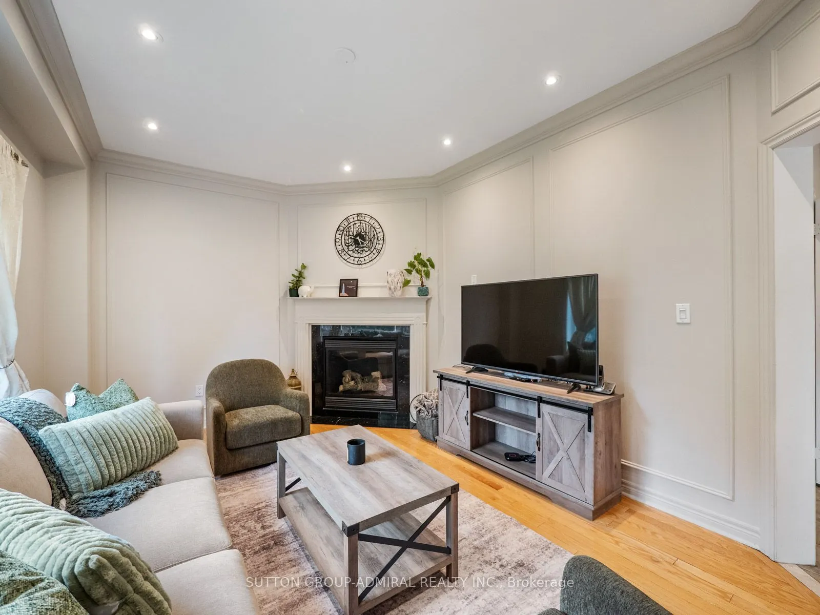 192 Chayna Crescent
