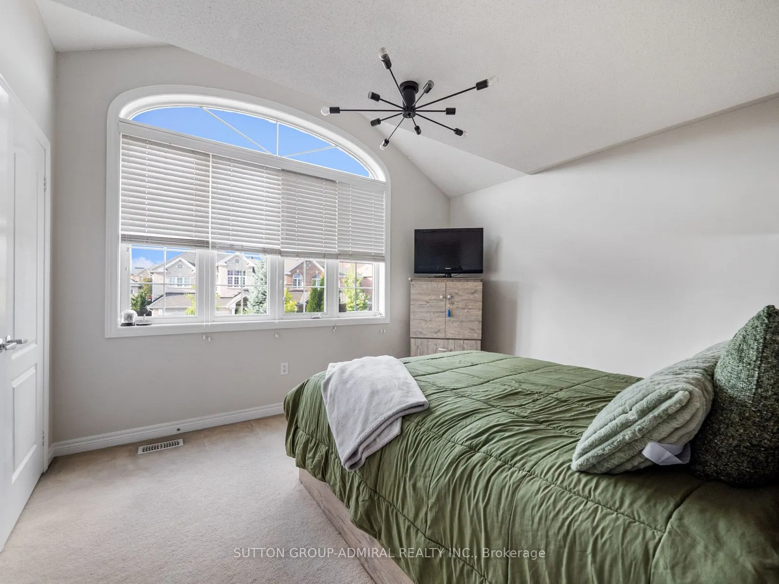 192 Chayna Crescent