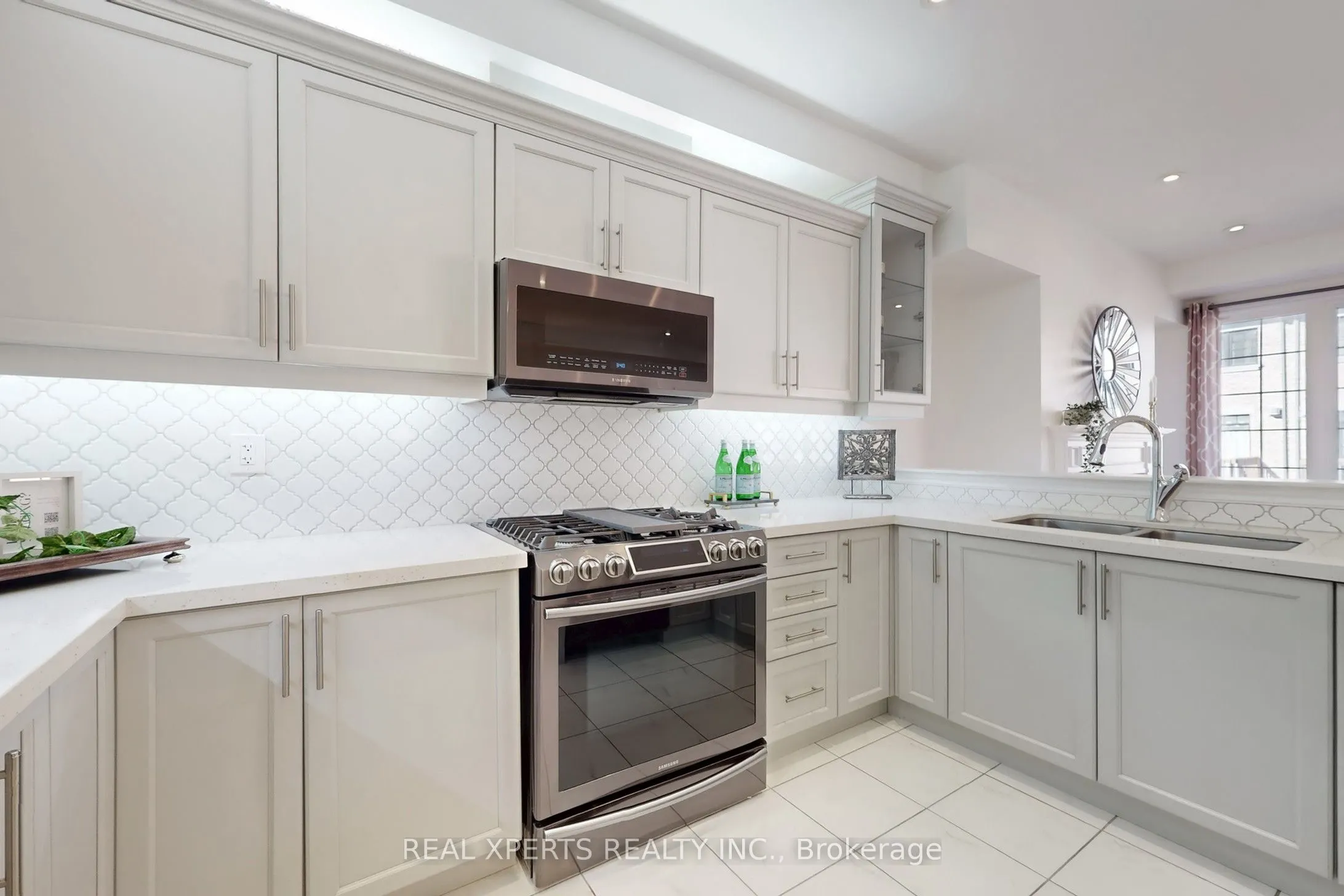 18 Farooq Boulevard