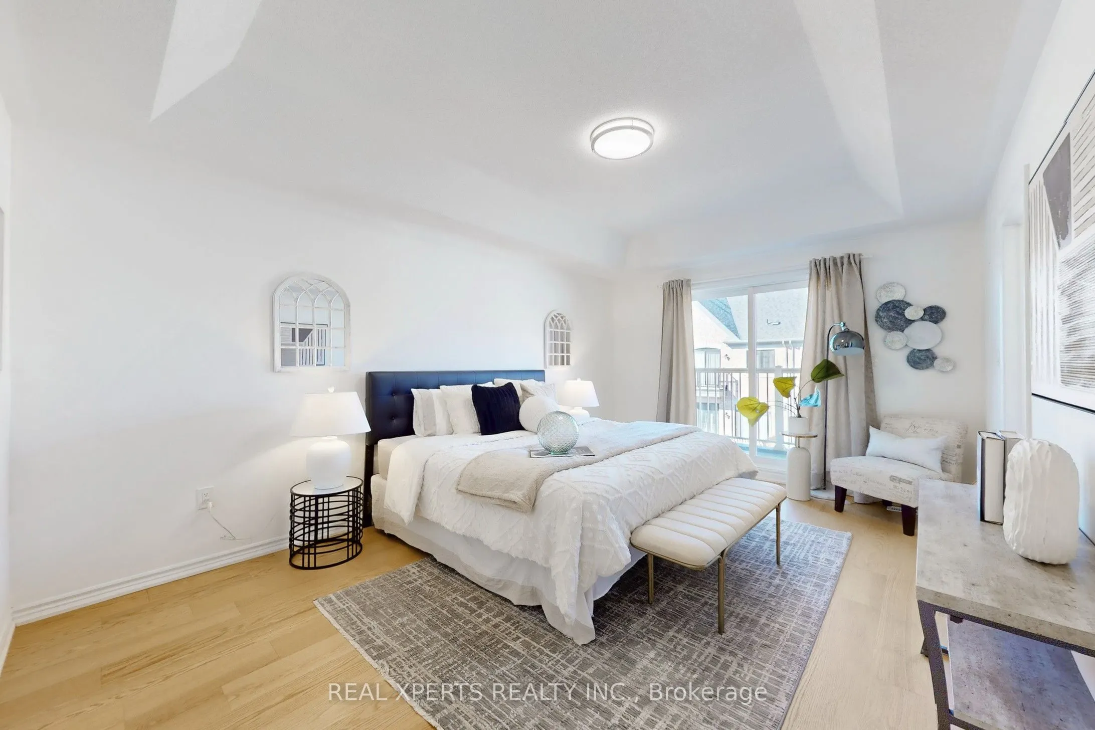 18 Farooq Boulevard
