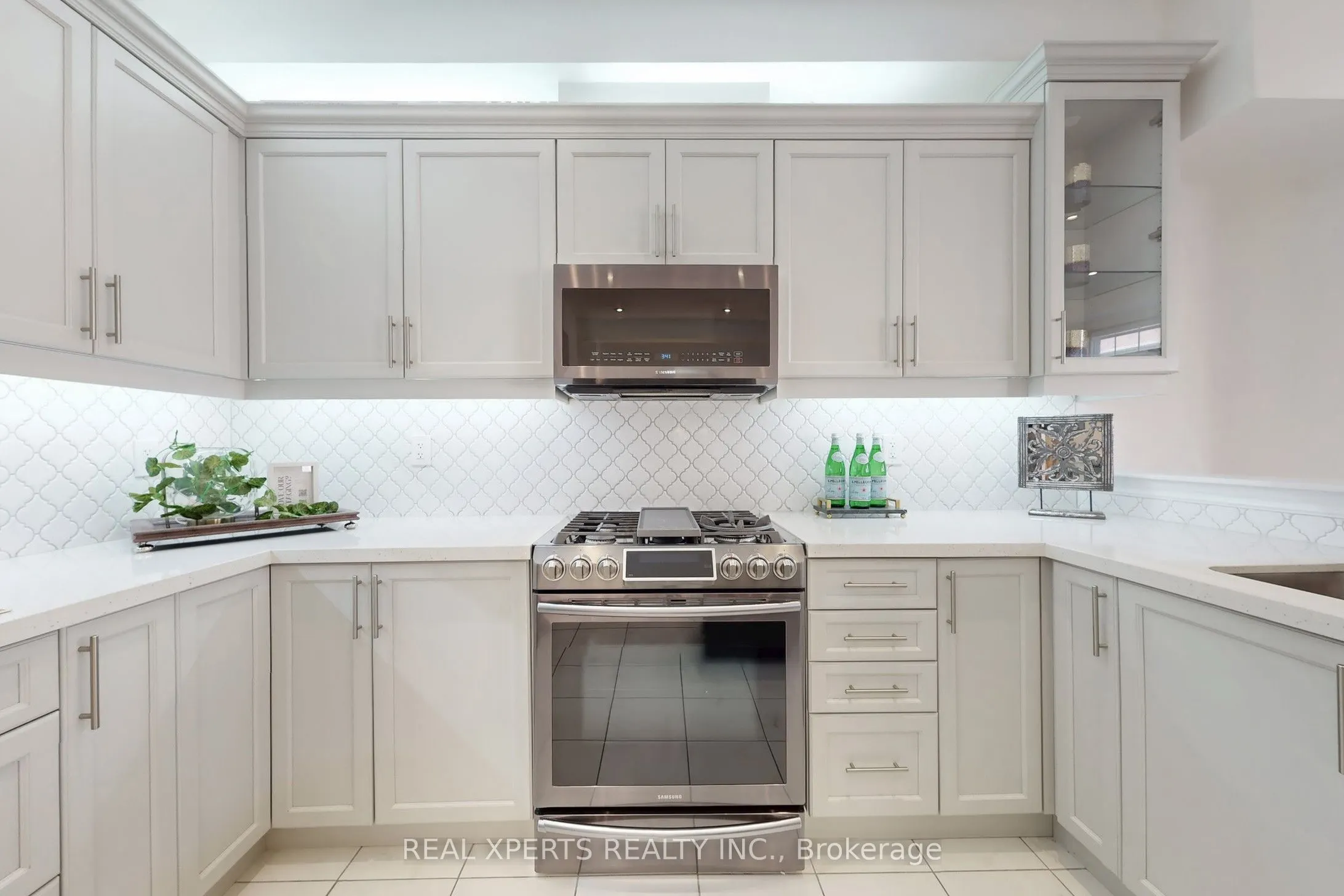18 Farooq Boulevard