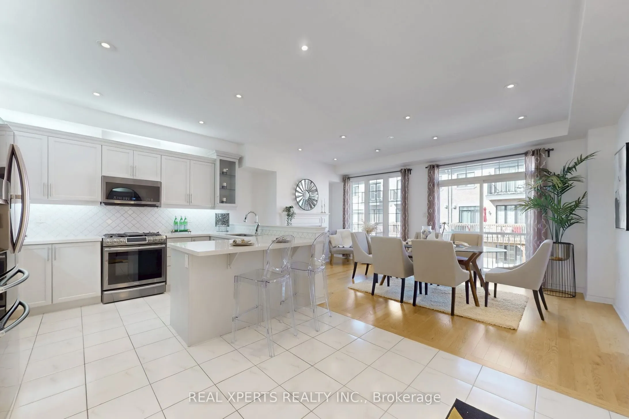 18 Farooq Boulevard