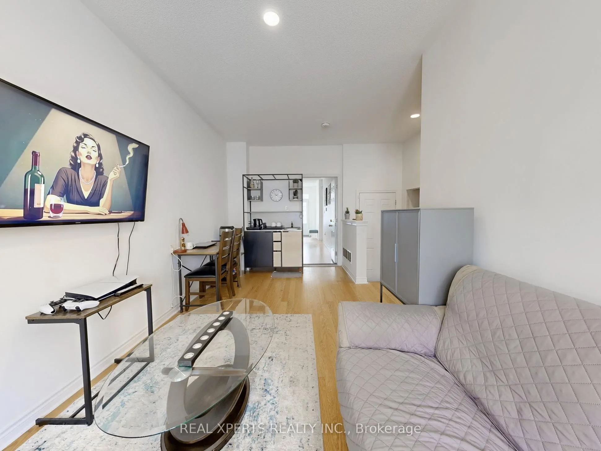18 Farooq Boulevard