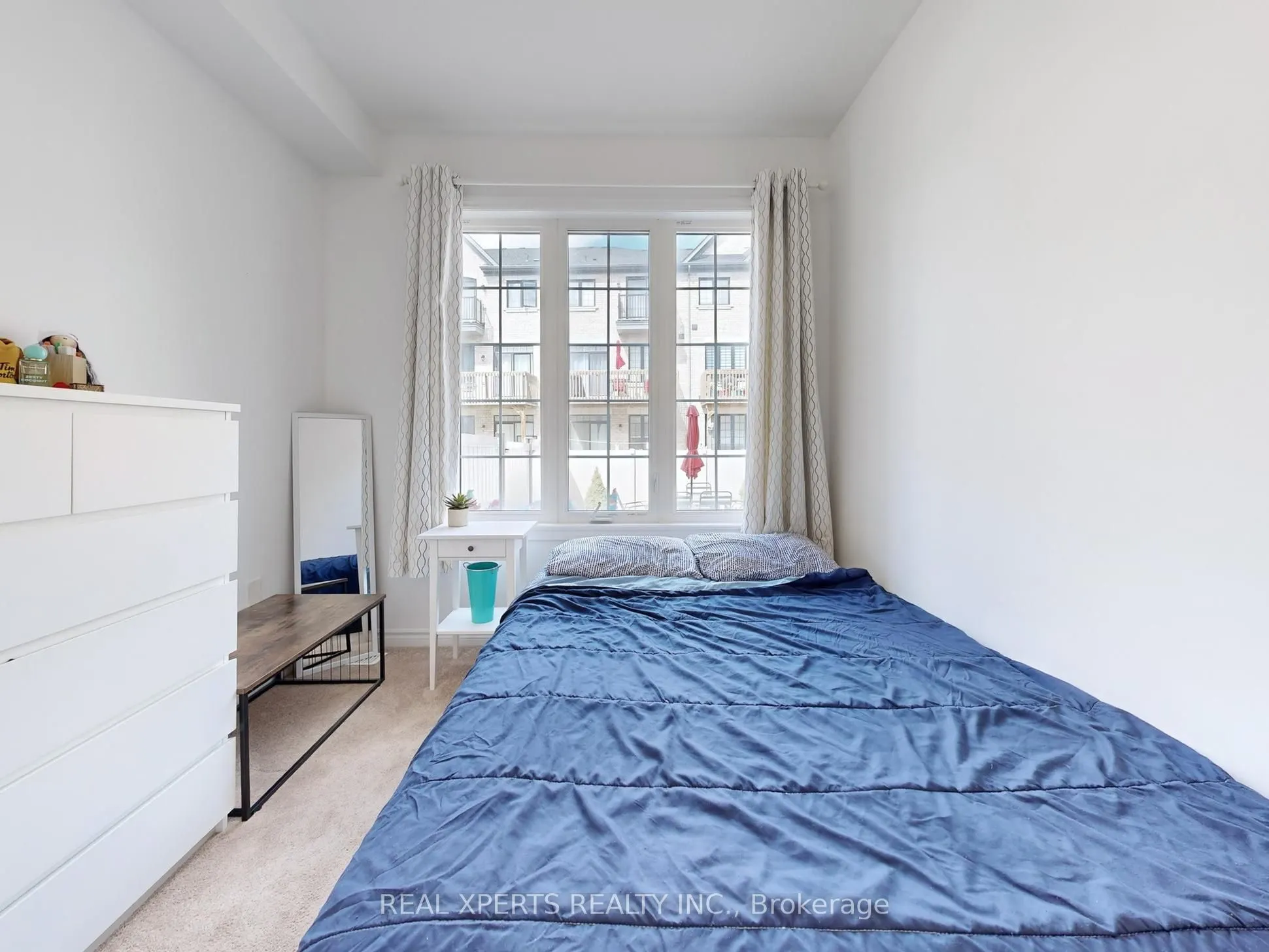 18 Farooq Boulevard