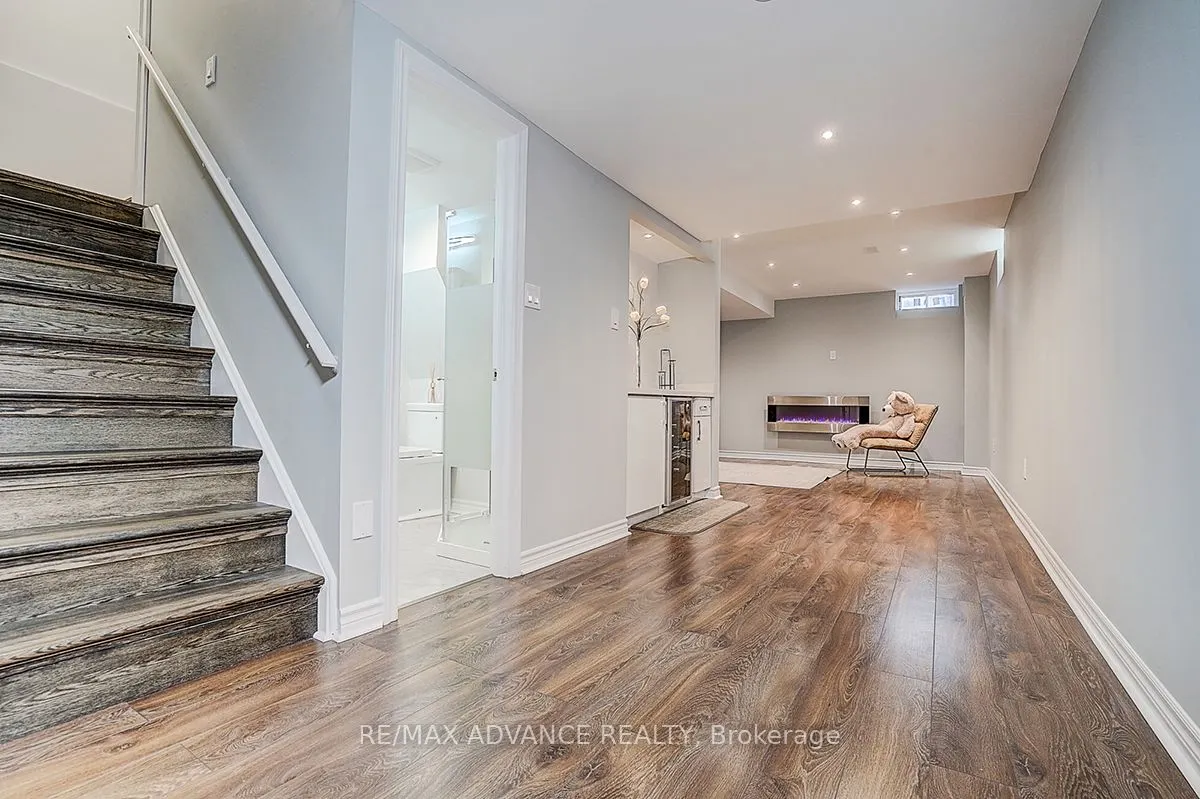 30 Laskin Drive