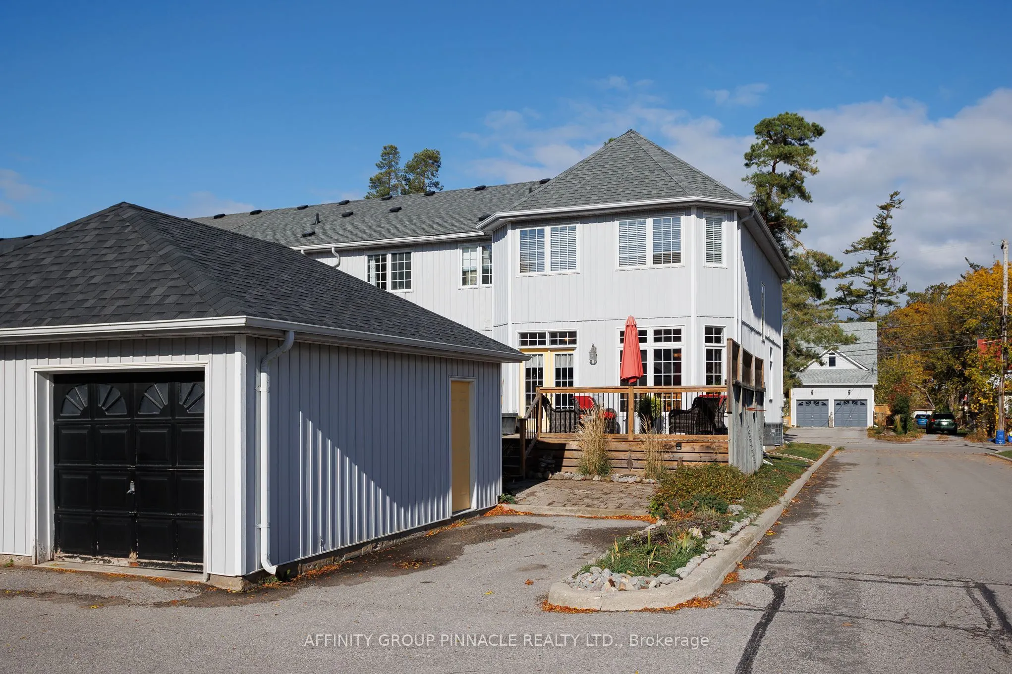 983 Lake Drive E