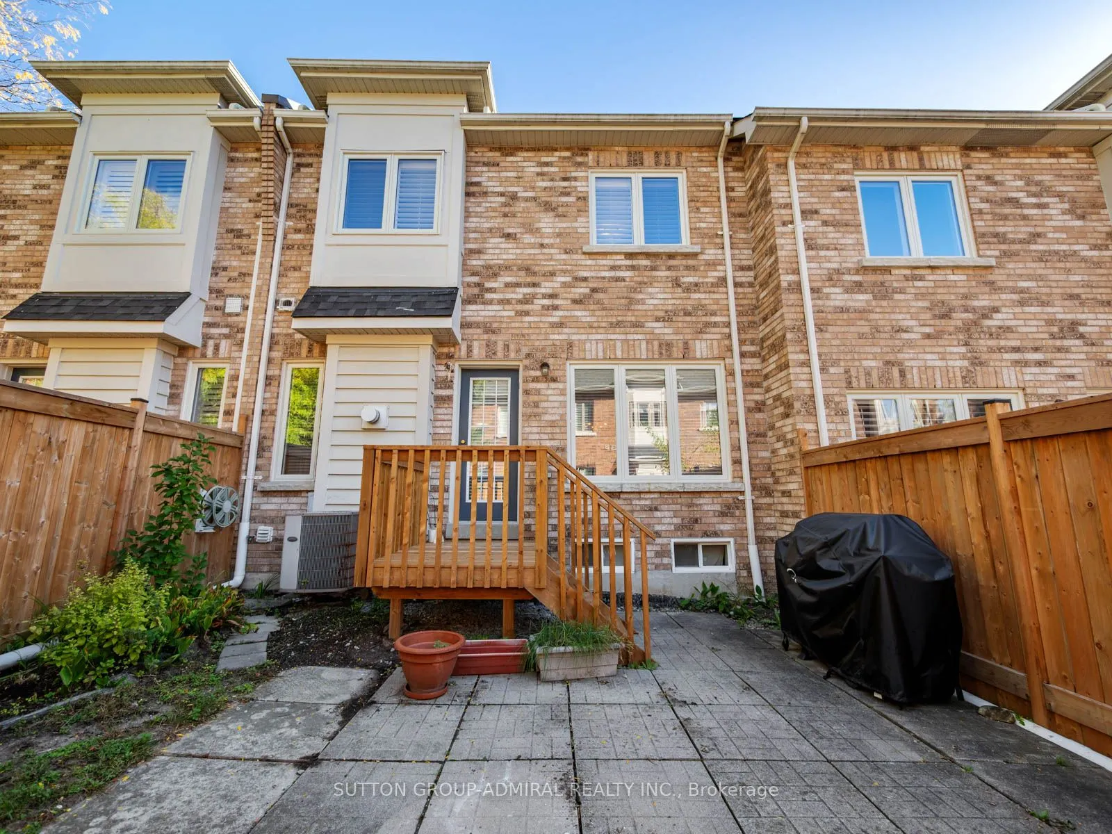 255 Shaftsbury Avenue